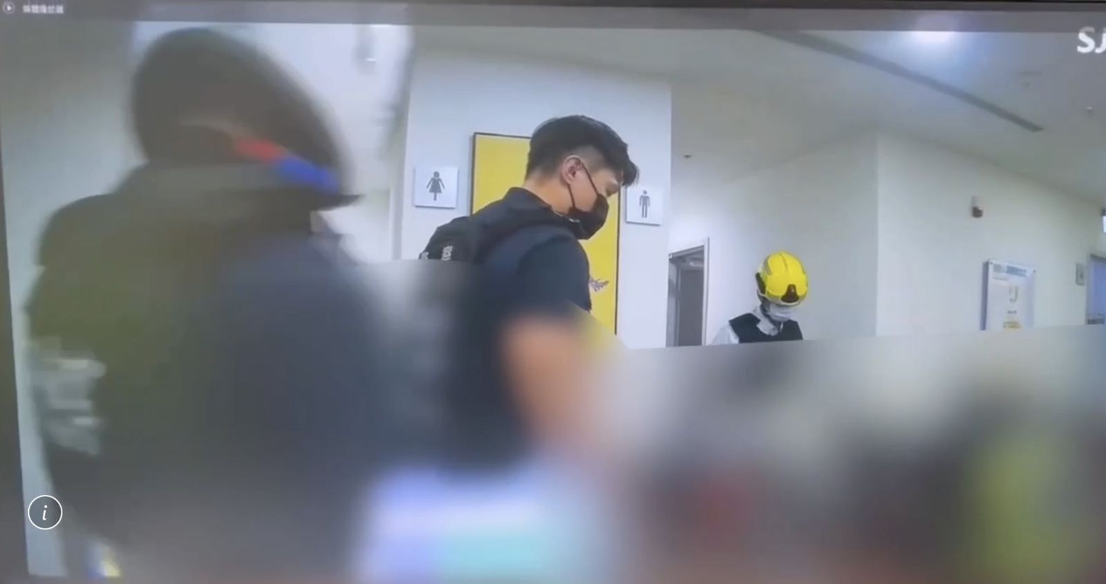 保戶持雙刀闖富邦人壽 尾隨業務進廁所行凶現場曝光