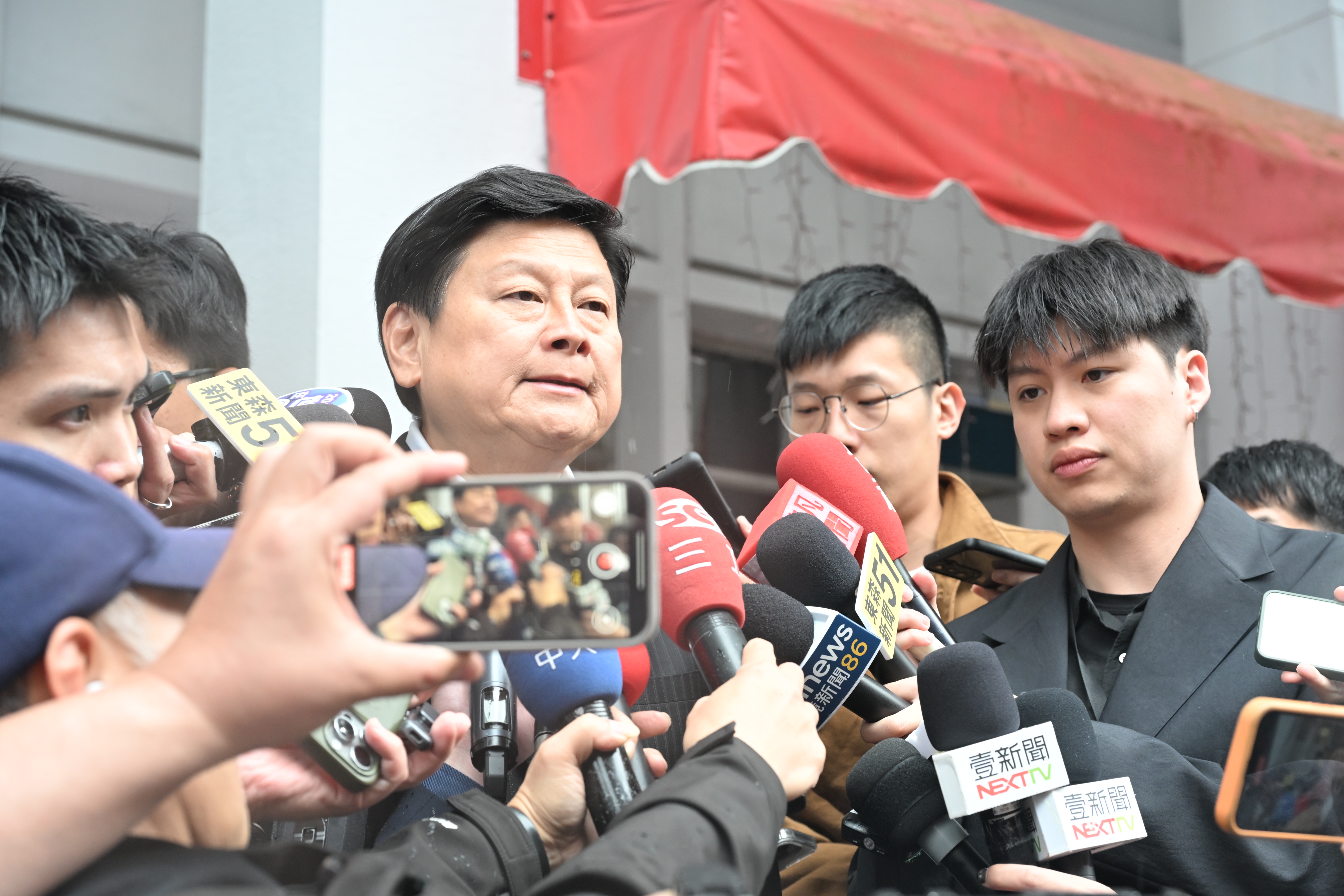 傅崐萁痛批北檢跨區搜索，更批總統賴清德司法暴力追殺在野黨。