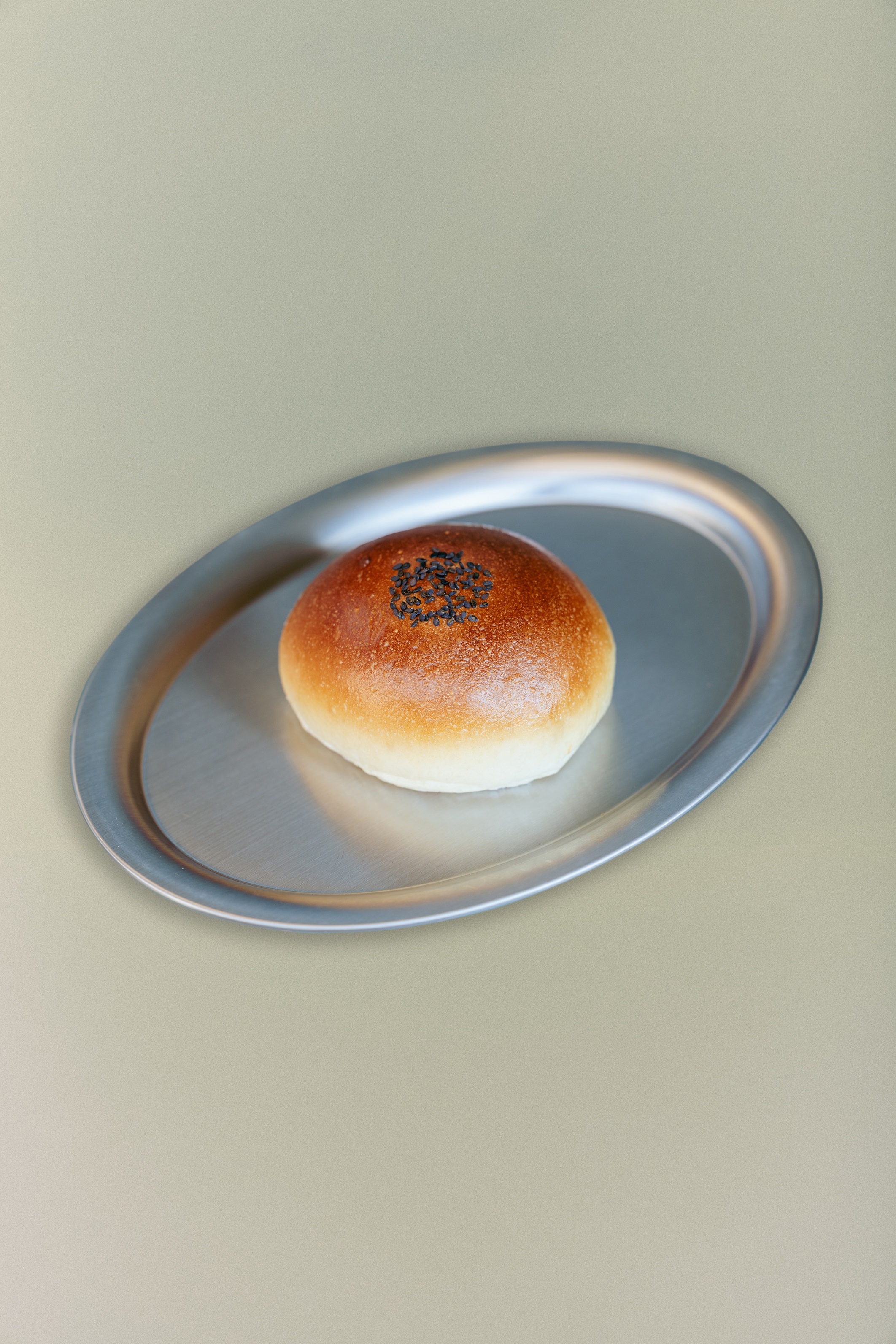 「蜷尾家パン」的「紅豆麵包」內餡綿密滑順，風味甘甜。（40元／個，蜷尾家パン提供）