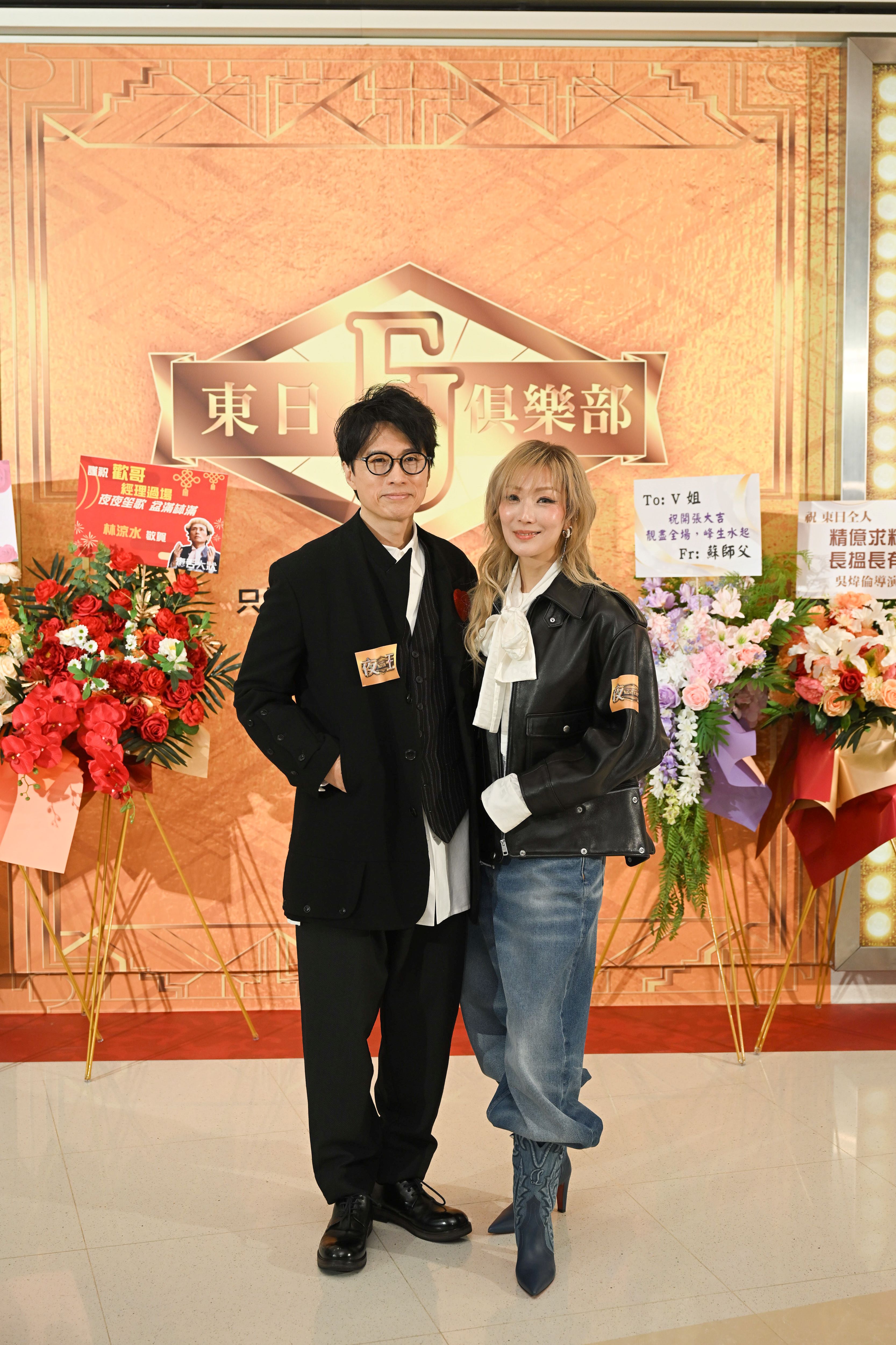 鄭秀文（右）和黃子華（左）在《夜王》聯手對抗大財團，搶救夜總會。（華映娛樂提供）