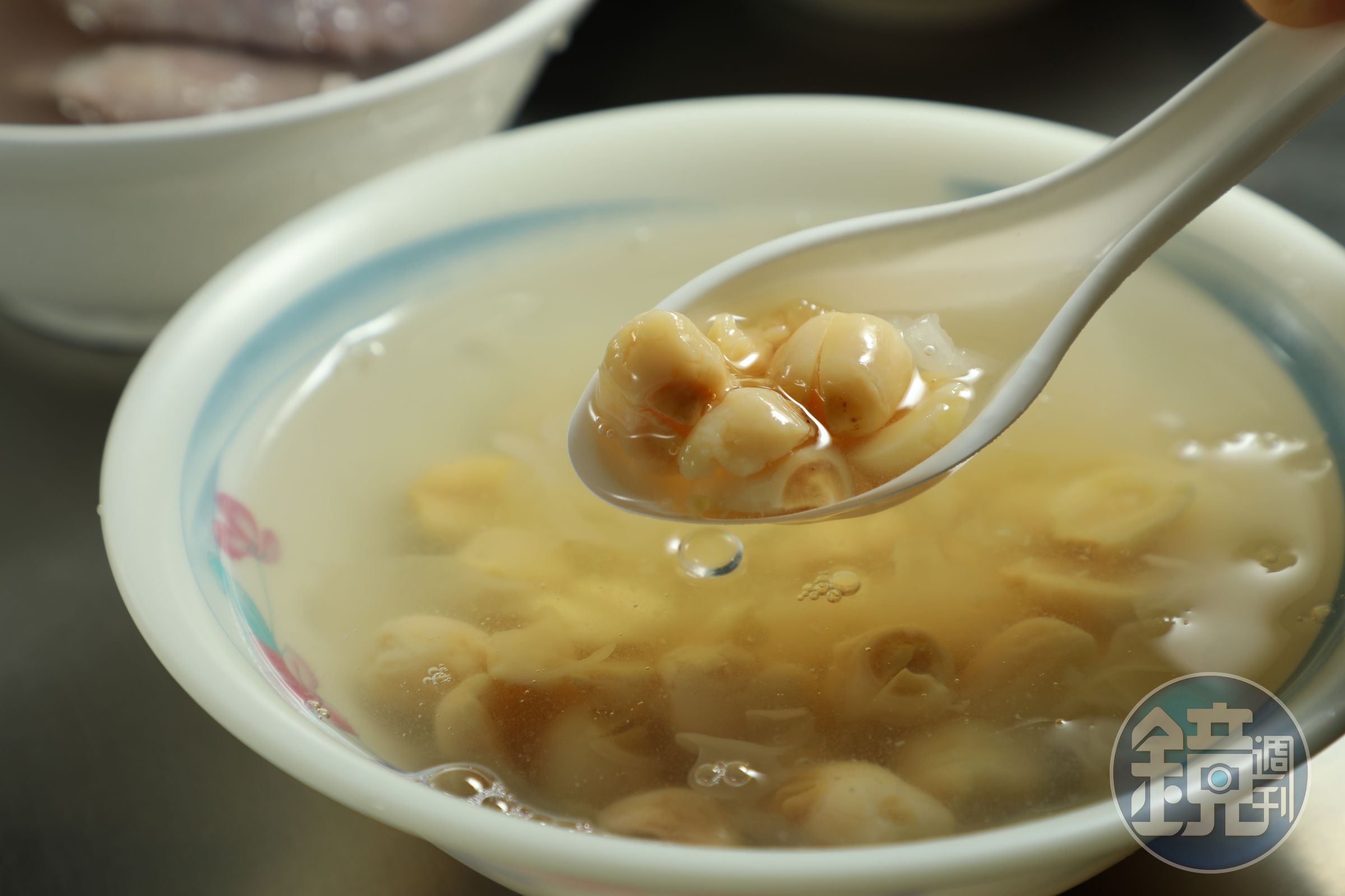 「木耳蓮子湯」的蓮子熬得恰到好處。（55元／碗）