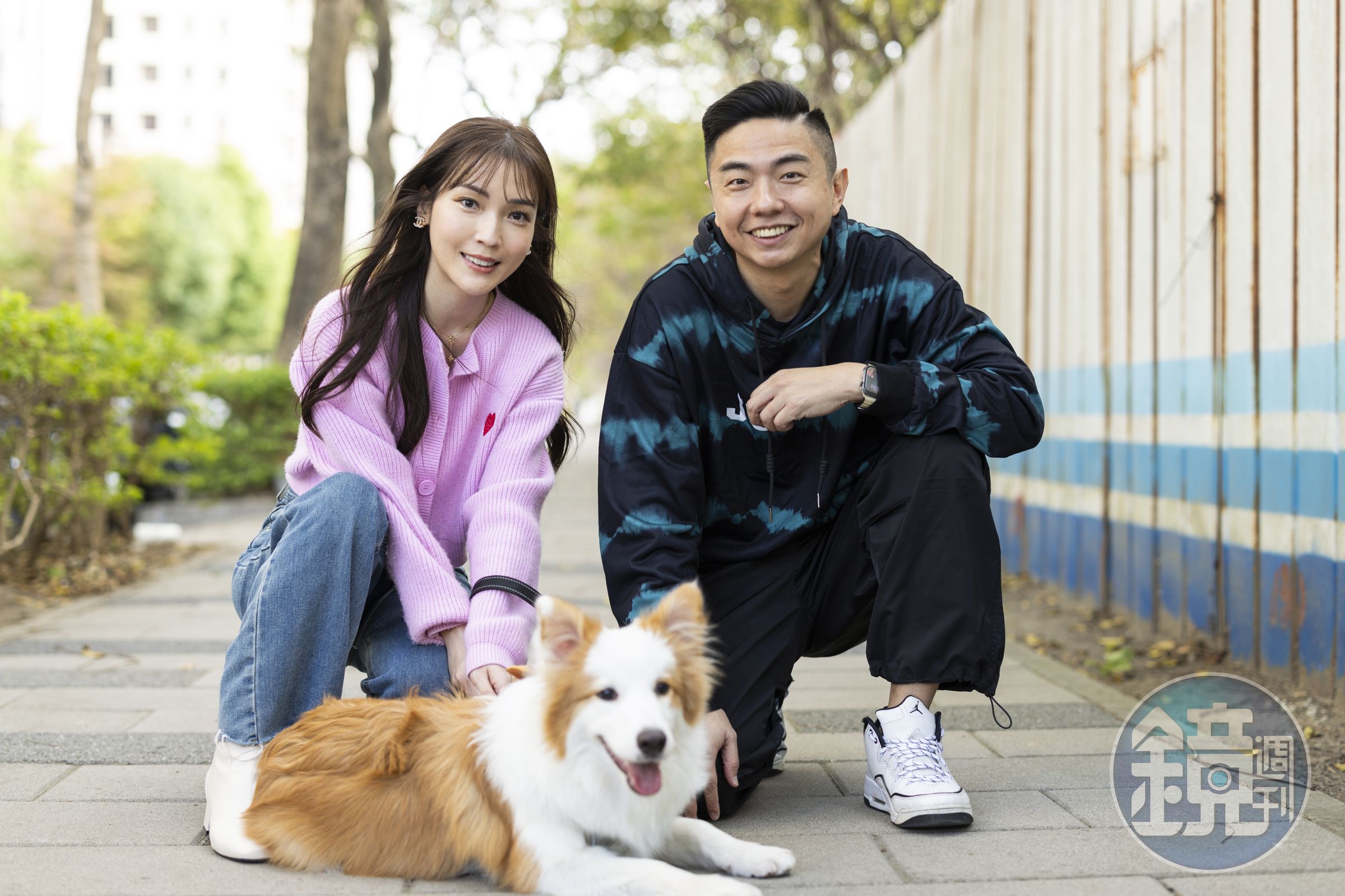 竹科美女工程師甄詒（左）為愛犬拿鐵外出狀況多而苦惱，希望熊爸（右）能幫忙解決。