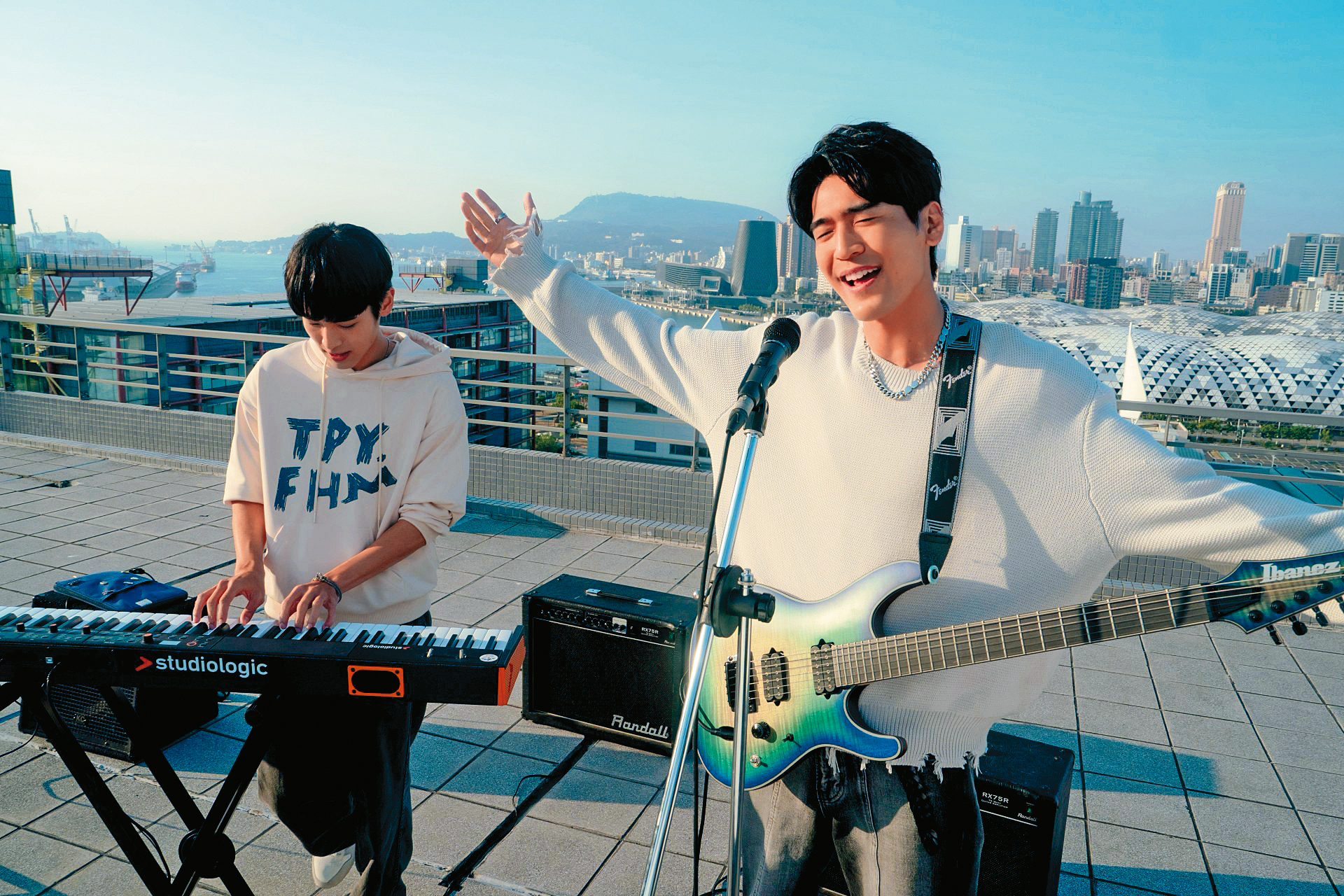 BL劇為亞洲影視產業帶來商機，GagaOOLala去年打造《彈一場完美戀愛》，結合音樂題材引發討論。（GagaOOLala提供）