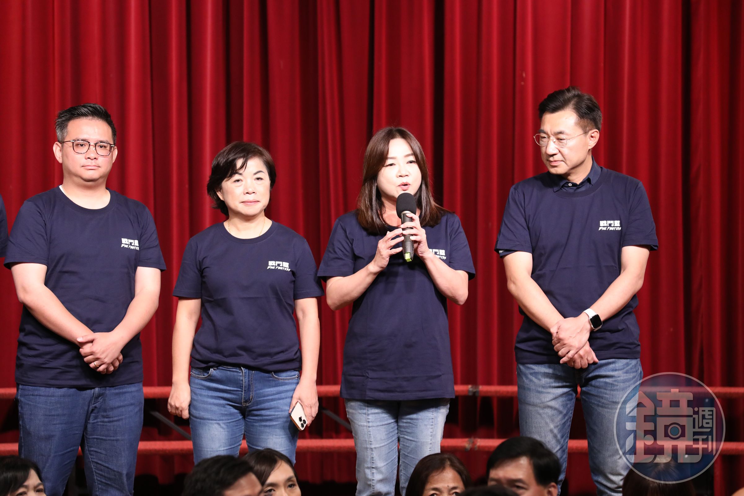 馬文君上午出席戰鬥藍記者會,被大批媒體追問在祕密會議中「是否有講PHS?」
