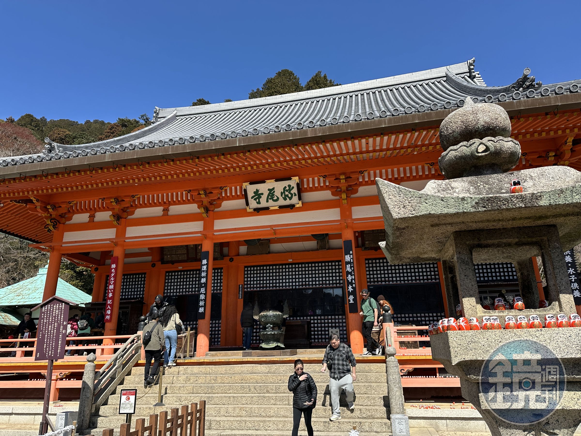 勝尾寺原本被天皇賜名「勝王寺」,寺方不敢承受,遂將「王」改成日語中同音的「尾」。