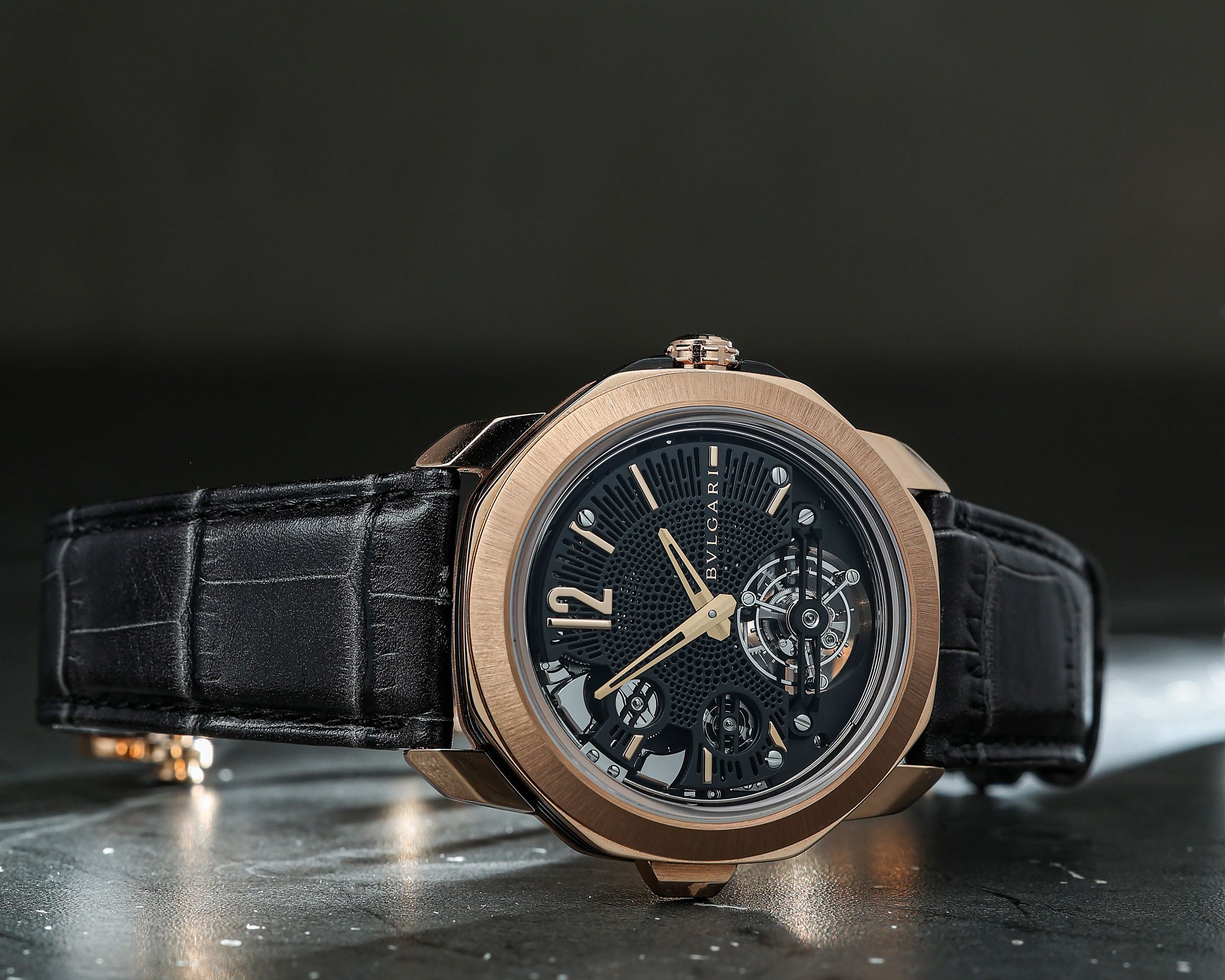 寶格麗Octo Roma Carillon Tourbillon「教堂鐘樂三問陀飛輪腕錶」，與瑞士指揮家Lozenzo Viotti合作，將其報時的音調調校為「三全音」音程。限量30只，定價約380,000歐元。
