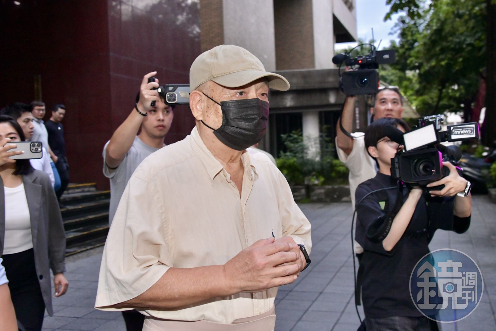 朱亞虎曾任北市府兵役局長,後於威京集團子公司鼎越開發擔任董事長。