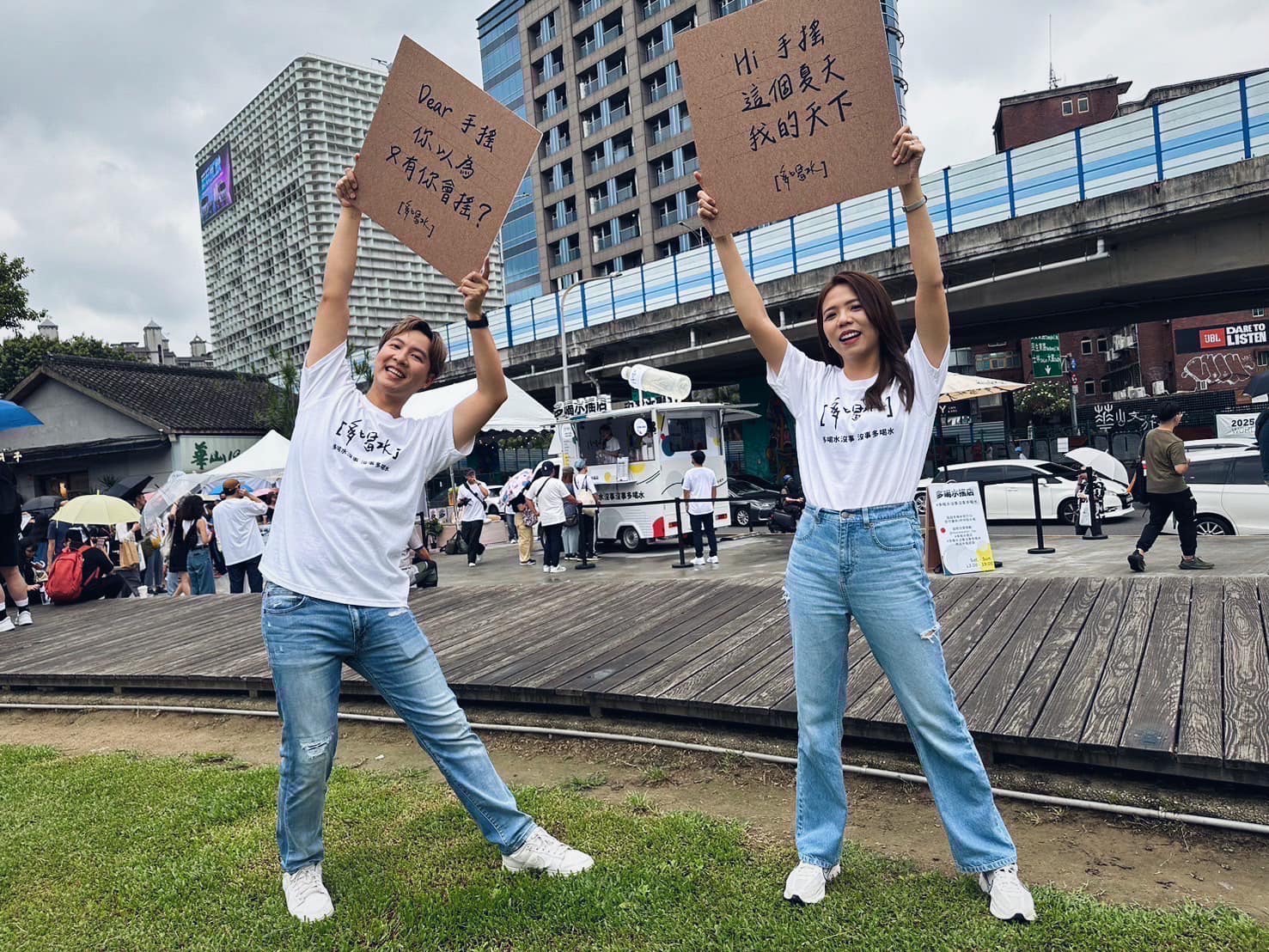 網紅「波特王」爆料中國邀請台灣網紅至新疆旅遊，企圖進行文化統戰，而百萬訂閱YouTuber「欸你這週要幹嘛」（圖）湊巧近期分享去新疆旅遊經歷，掀起輿論討論。（翻攝臉書）
