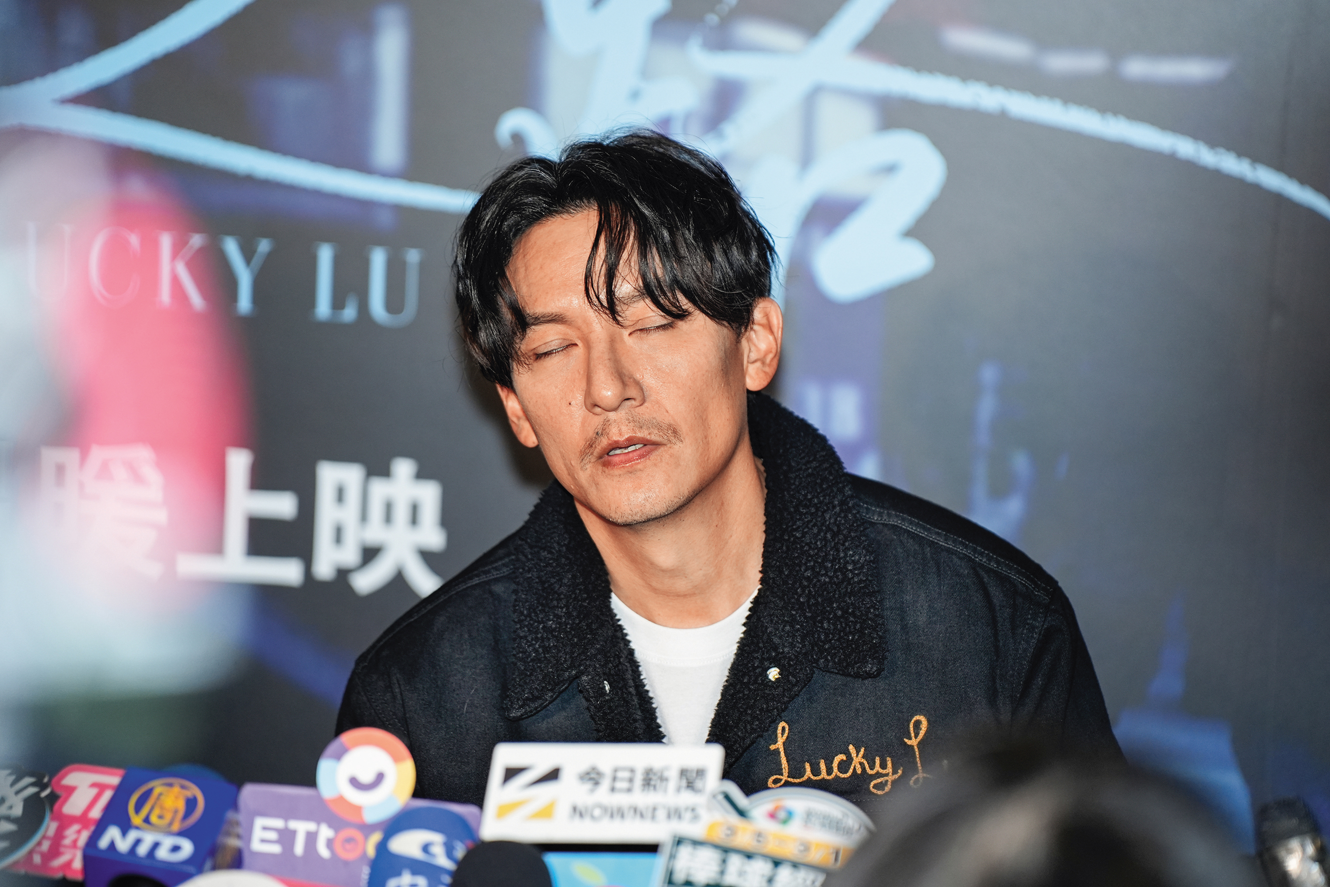 張震你累了嗎?資深社畜為你示範如何上班「逃漏睡」。