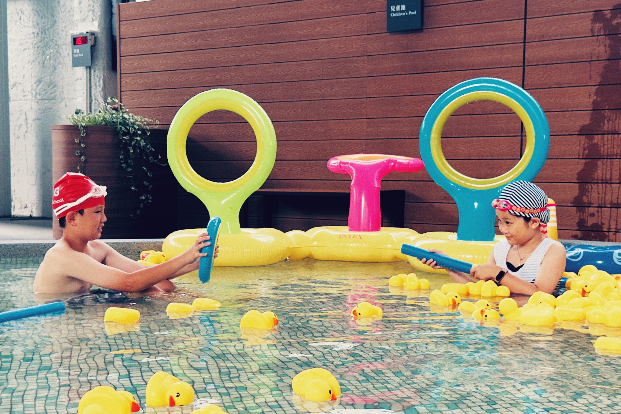 宜蘭礁溪冠翔泉旅從即日起至8月底推出暑假限定「Fun暑假・森呼吸」專案，結合療癒、親子家庭、手作與溫泉、綠意等多樣親子活動。