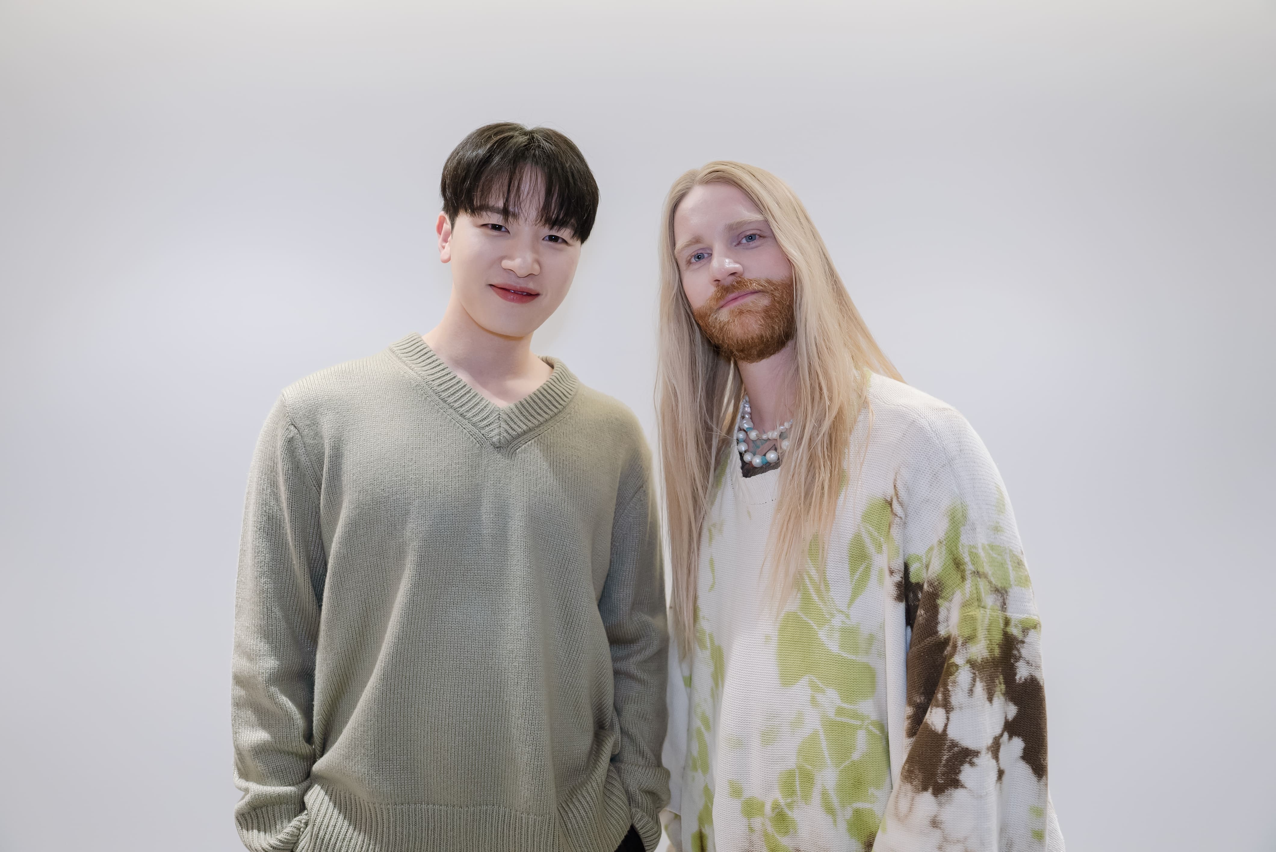 韓國MeloMance主唱金珉碩，與山姆萊德(Sam Ryder)聯袂合作新作品〈BACK IN LOVE〉。（華納音樂提供）