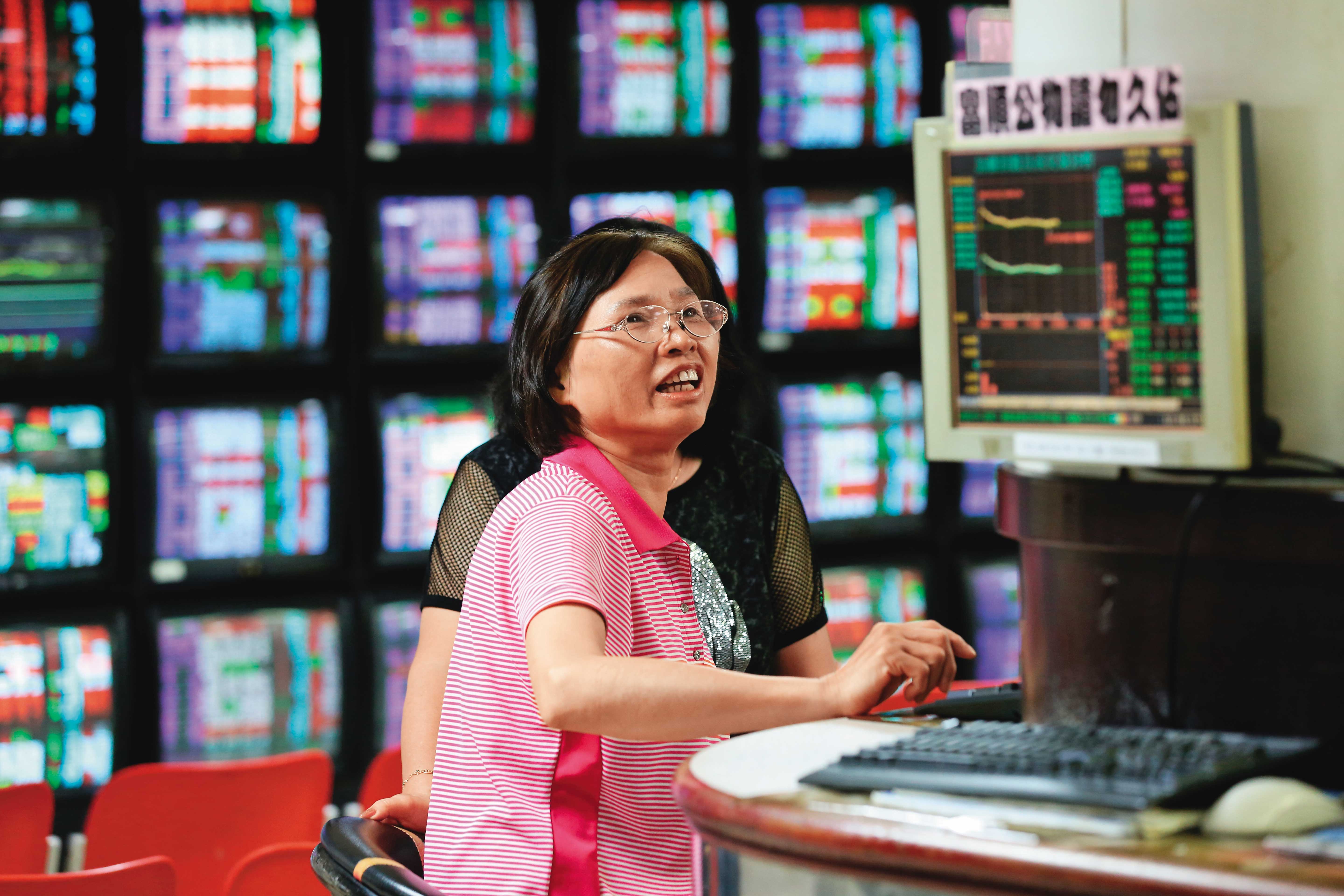 進入除權息旺季，投資人應檢視手中庫存持股殖利率，漲多部位可順勢落袋為安。