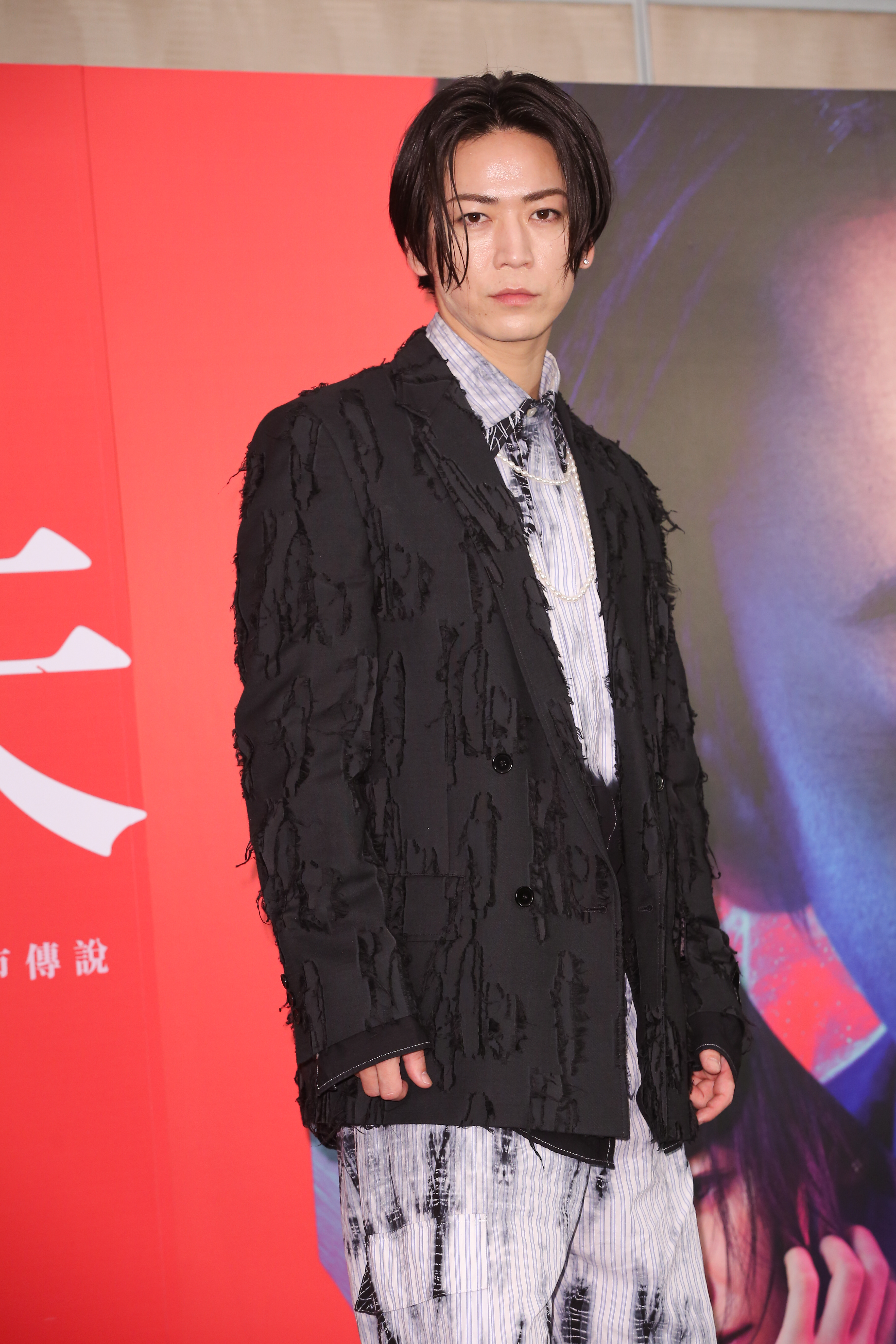 龜梨和也說自己已經是38歲的偶像，會乖乖敷面膜。