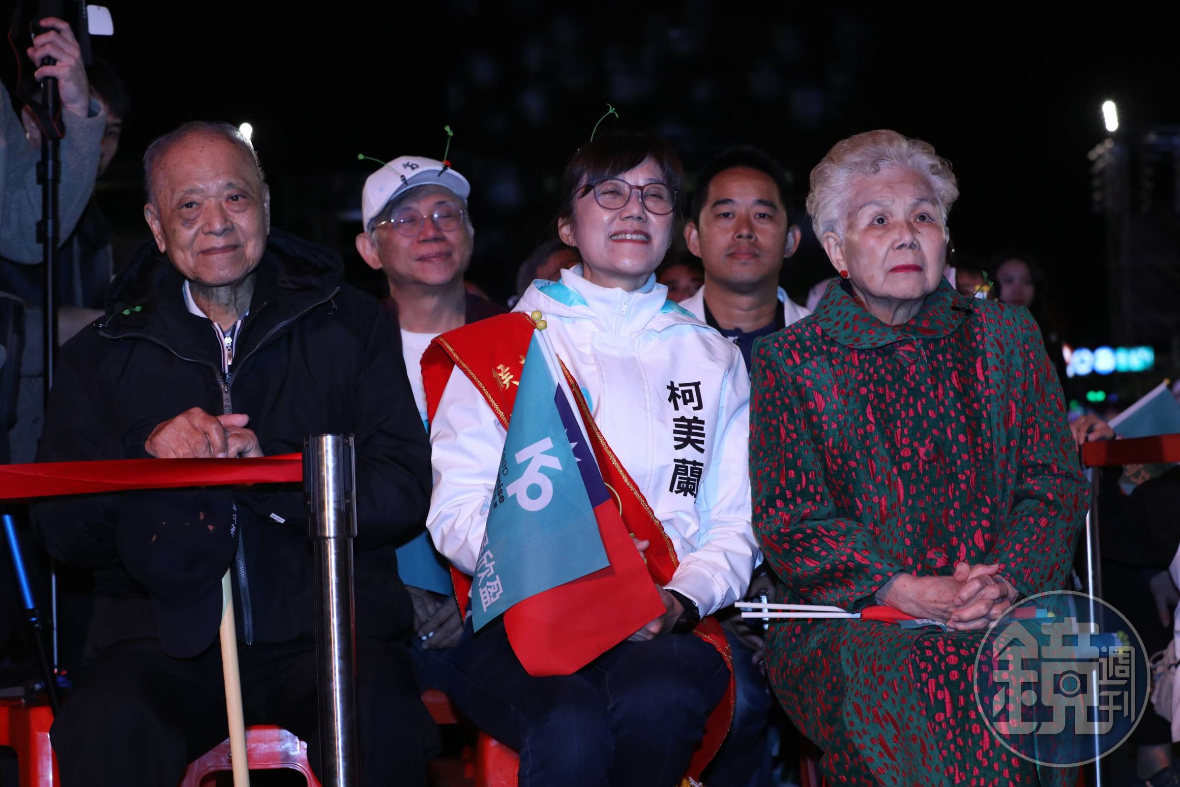 由左而右為柯爸柯承發、柯美蘭、柯媽何瑞英。（本刊資料照）