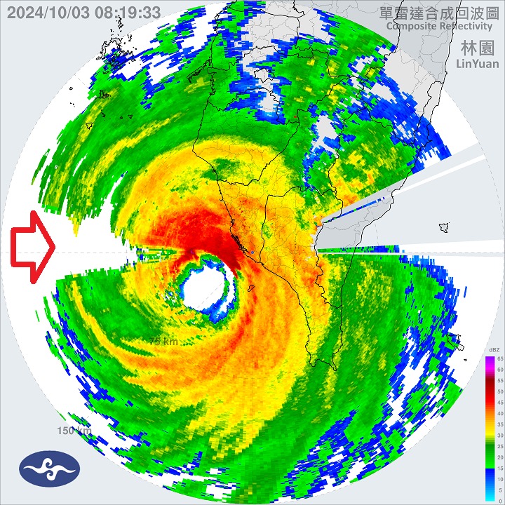 鄭明典分享雷達回波圖，「空白一片」是因雨滴太密實，示警「小心囉，這片強降雨區即將影響陸地！」（翻攝自臉書＠鄭明典）