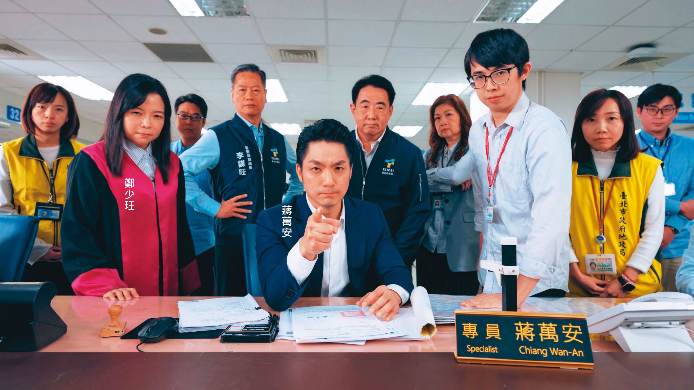 台北市政府近日舉辦「台版地面師破案首映」記者會,由市長蔣萬安以及檢察官鄭少玨出席,呼籲民眾勿被騙。(翻攝地政局YouTube)