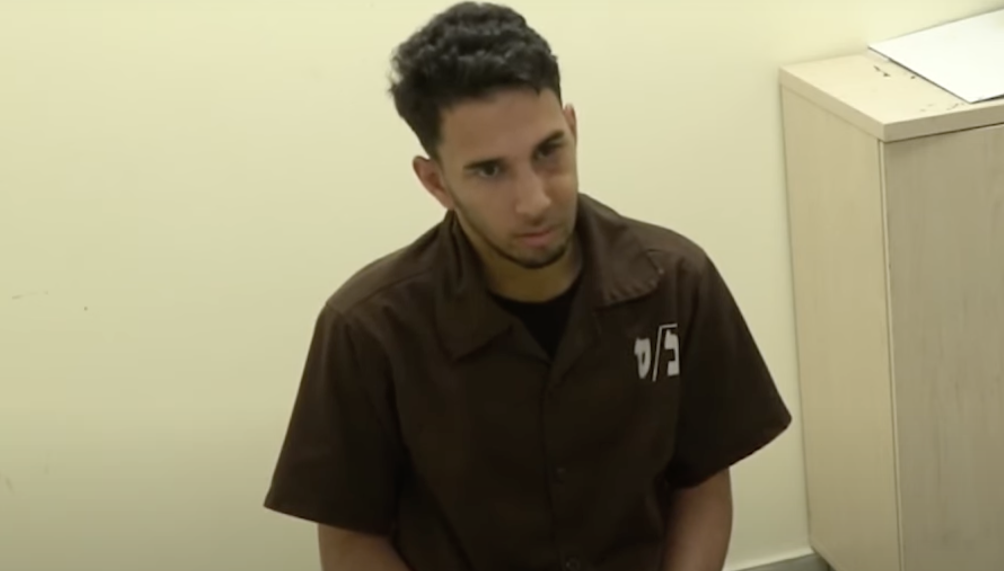 一名遭俘哈瑪斯組織成員承認，抓到一名以色列人質可獲得1萬美金、一套公寓等獎勵。（翻攝i24NEWS English YouTube頻道）