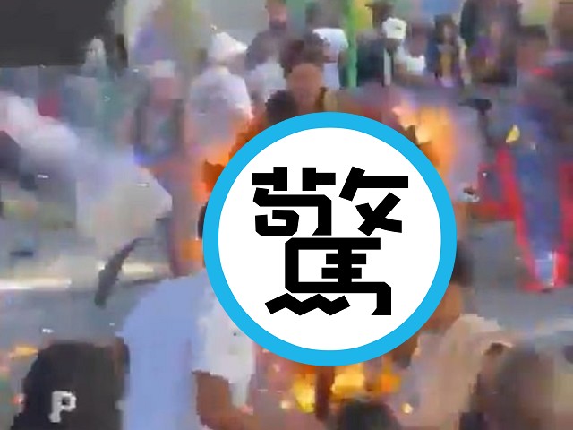 慎入！嘉年華煙火施放出錯，19遊客瞬間被燒成「火人」輕重傷。（翻自《每日郵報》）