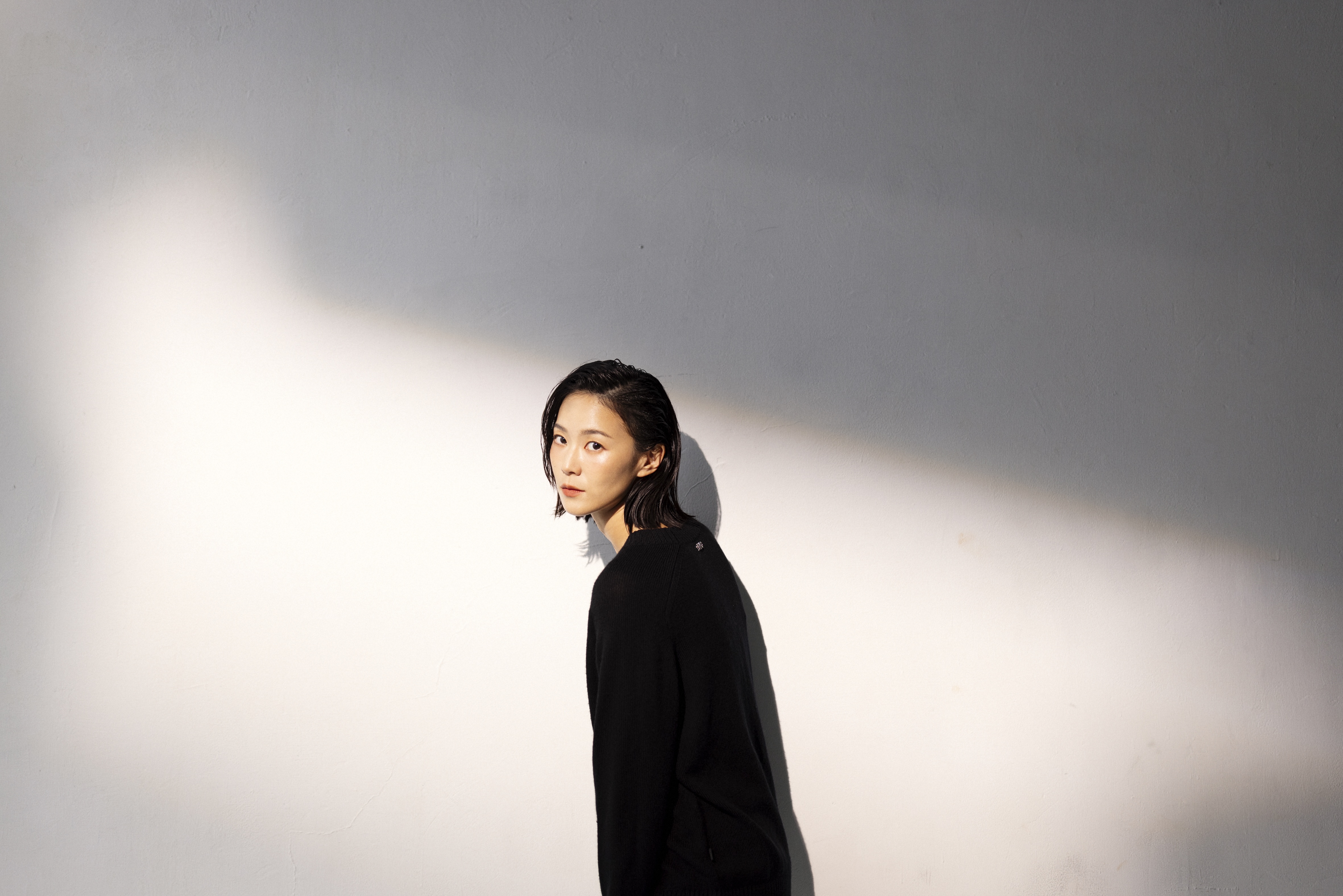 鍾瑶出新書提到自己轉型演員的背後心事，坦言曾經嫉妒別人或羨慕別人的成功。字間的坦誠，也引起有些演員同行的共鳴。