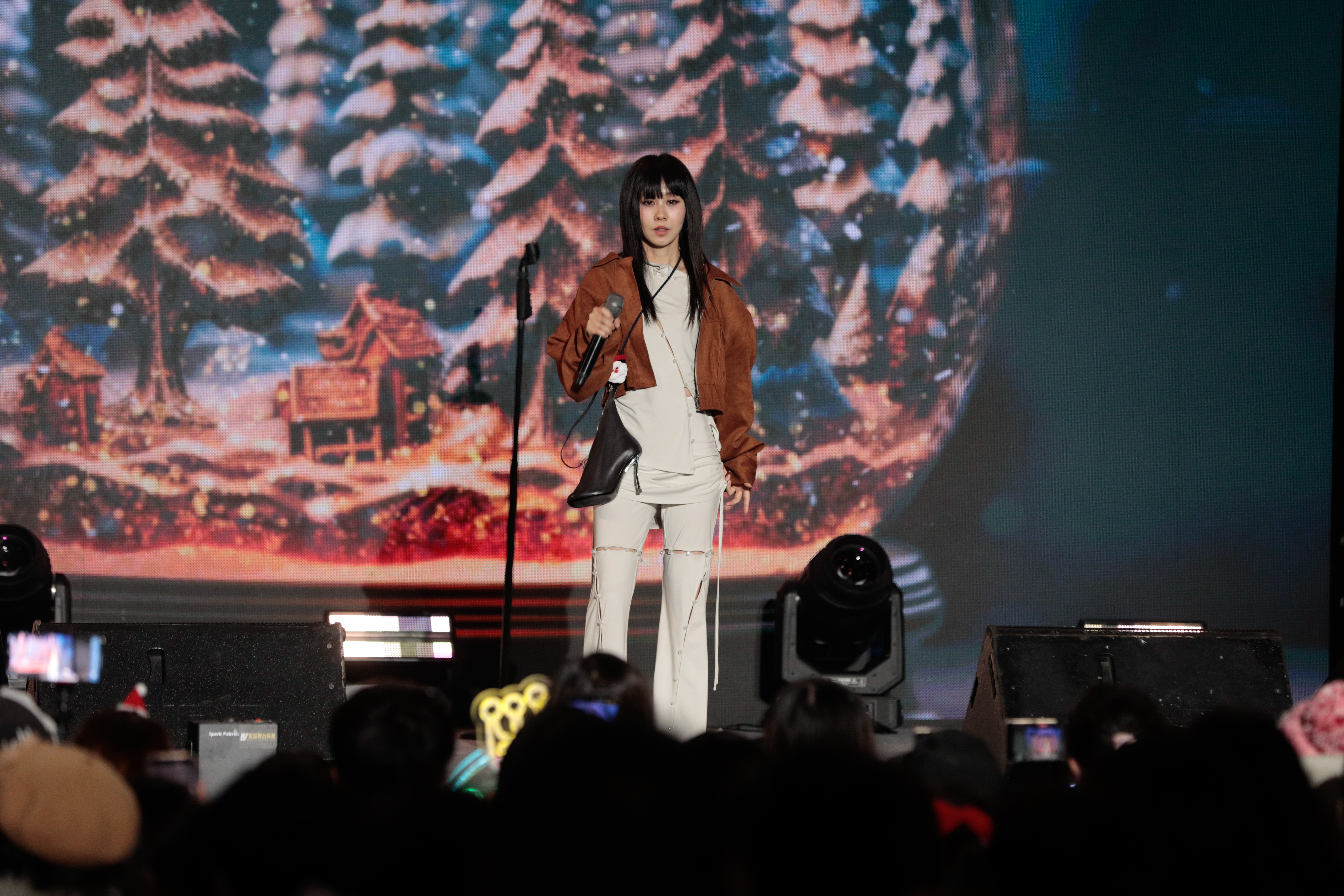 白安帶來范曉萱經典名曲〈雪人〉超好聽。