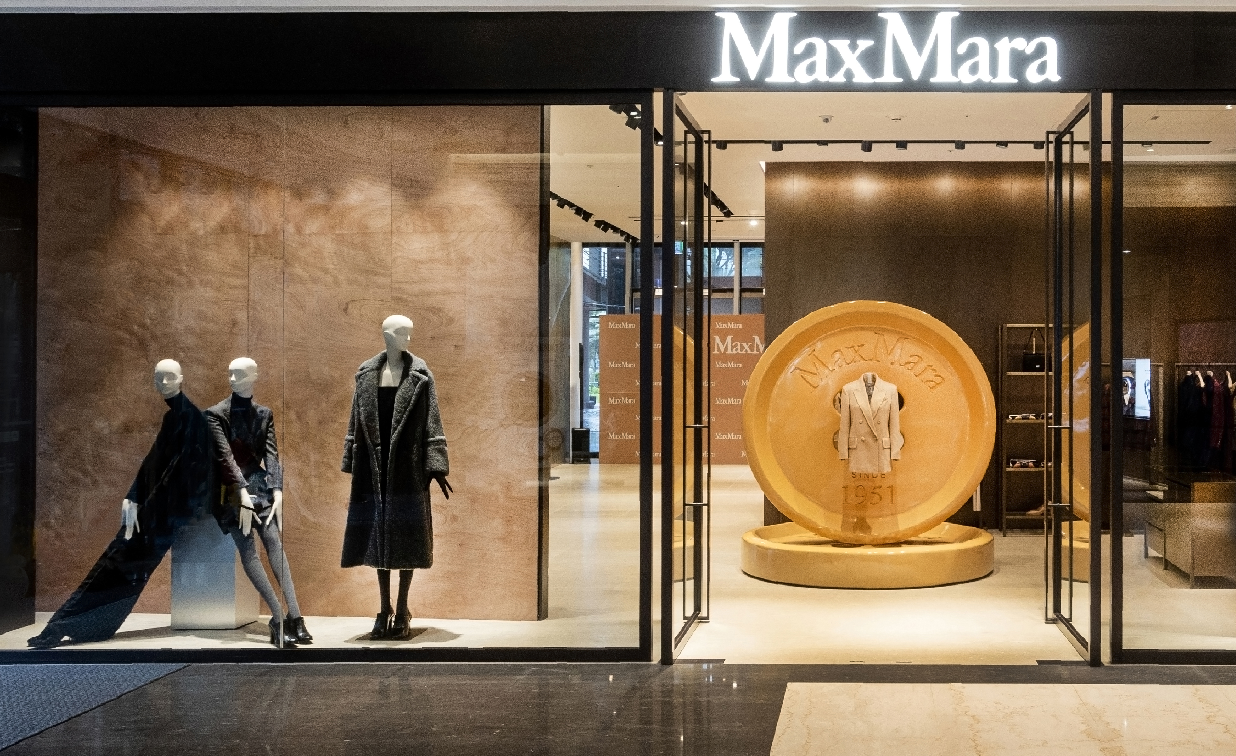 Max Mara Jacket Circle位於微風南山的期間限定裝置。（麥絲瑪拉提供）