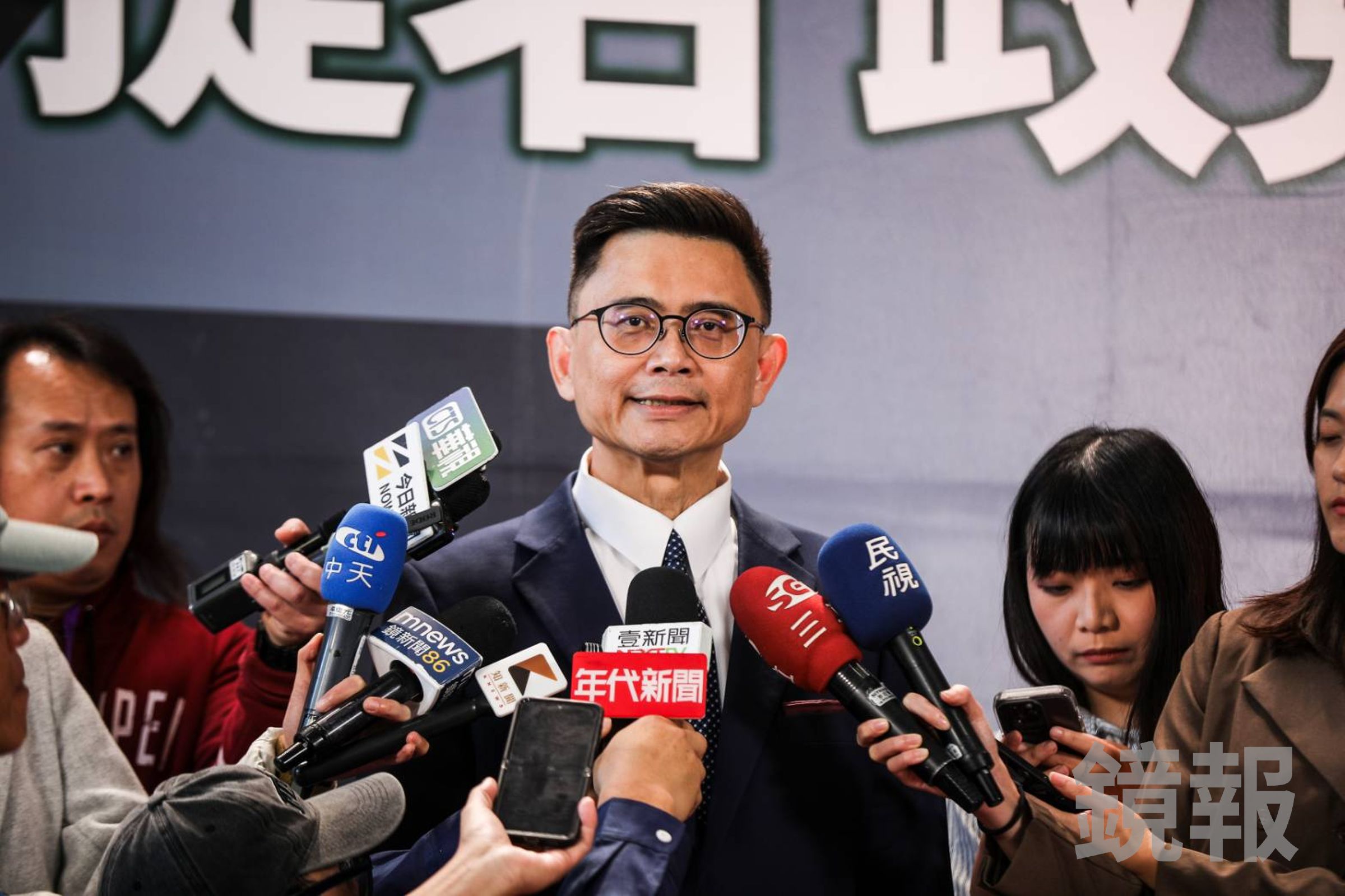 民進黨賴瑞隆高雄市長黨內初選民調勝出,將對決國民黨柯志恩。(鏡報鄒保祥)