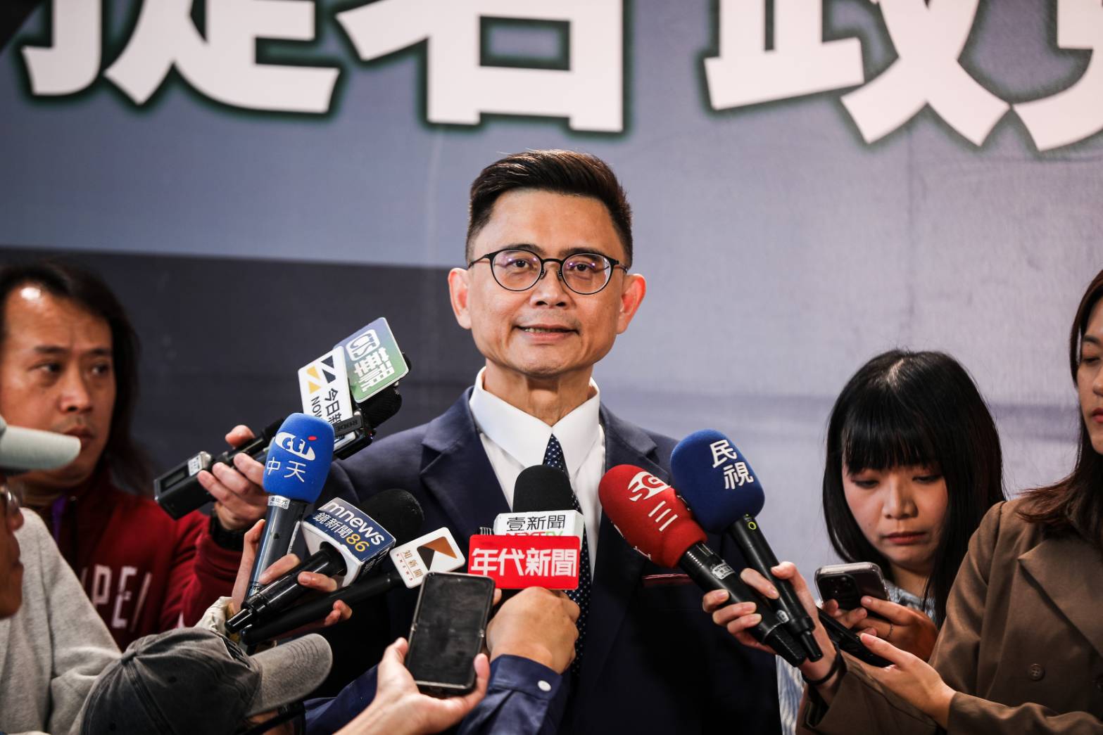 民進黨賴瑞隆高雄市長黨內初選民調勝出，將對決國民黨柯志恩。（鏡報鄒保祥）