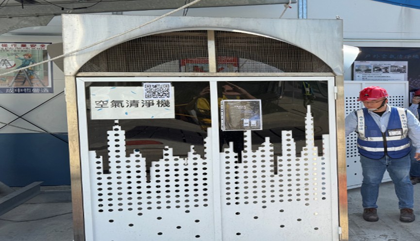 中市環保局提供戶外大型空氣清淨機,以淨化空氣並收集數據。(中檢提供)