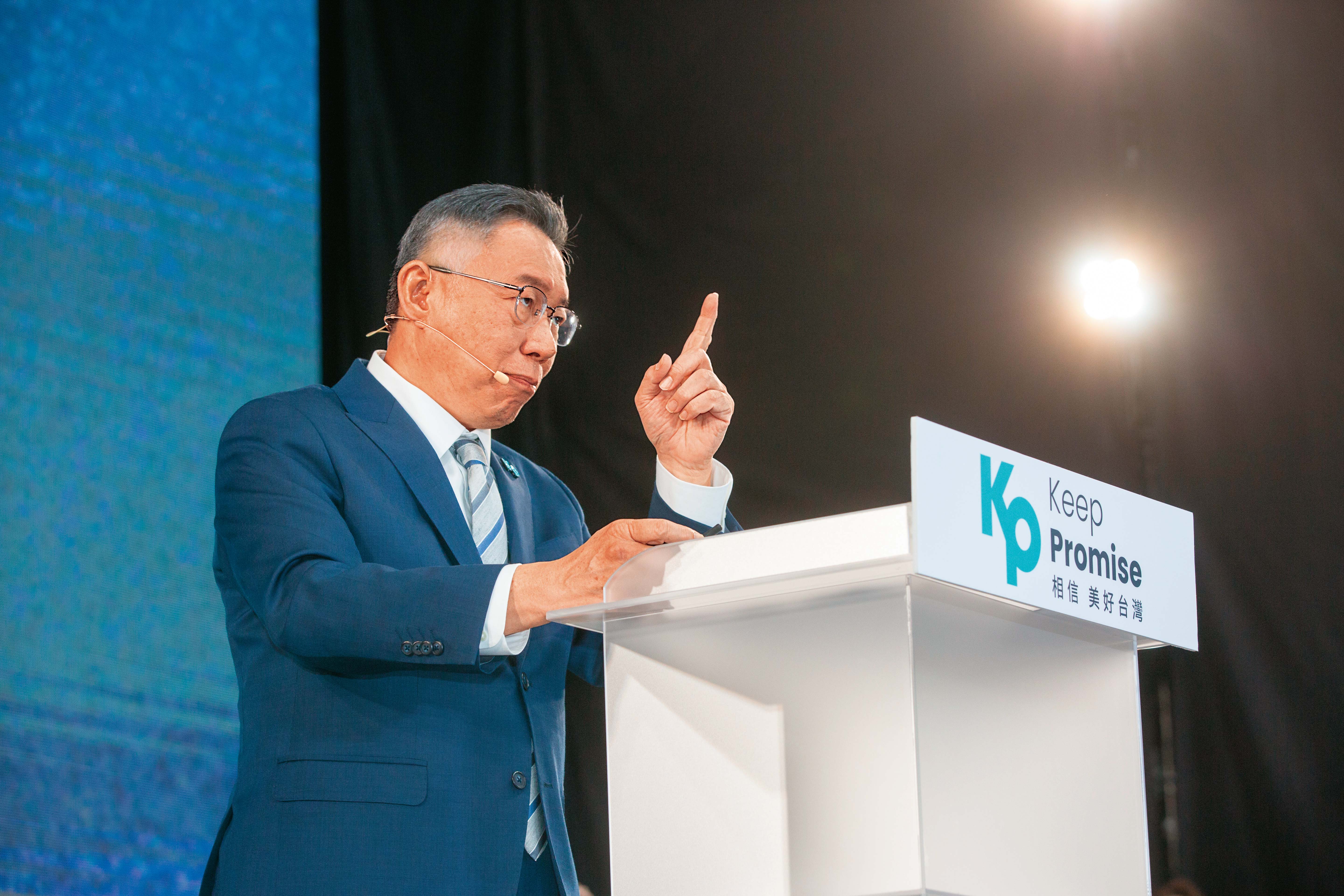 雖然民眾黨是一人政黨，不過，柯文哲的任性與隨興似乎越過了界限。