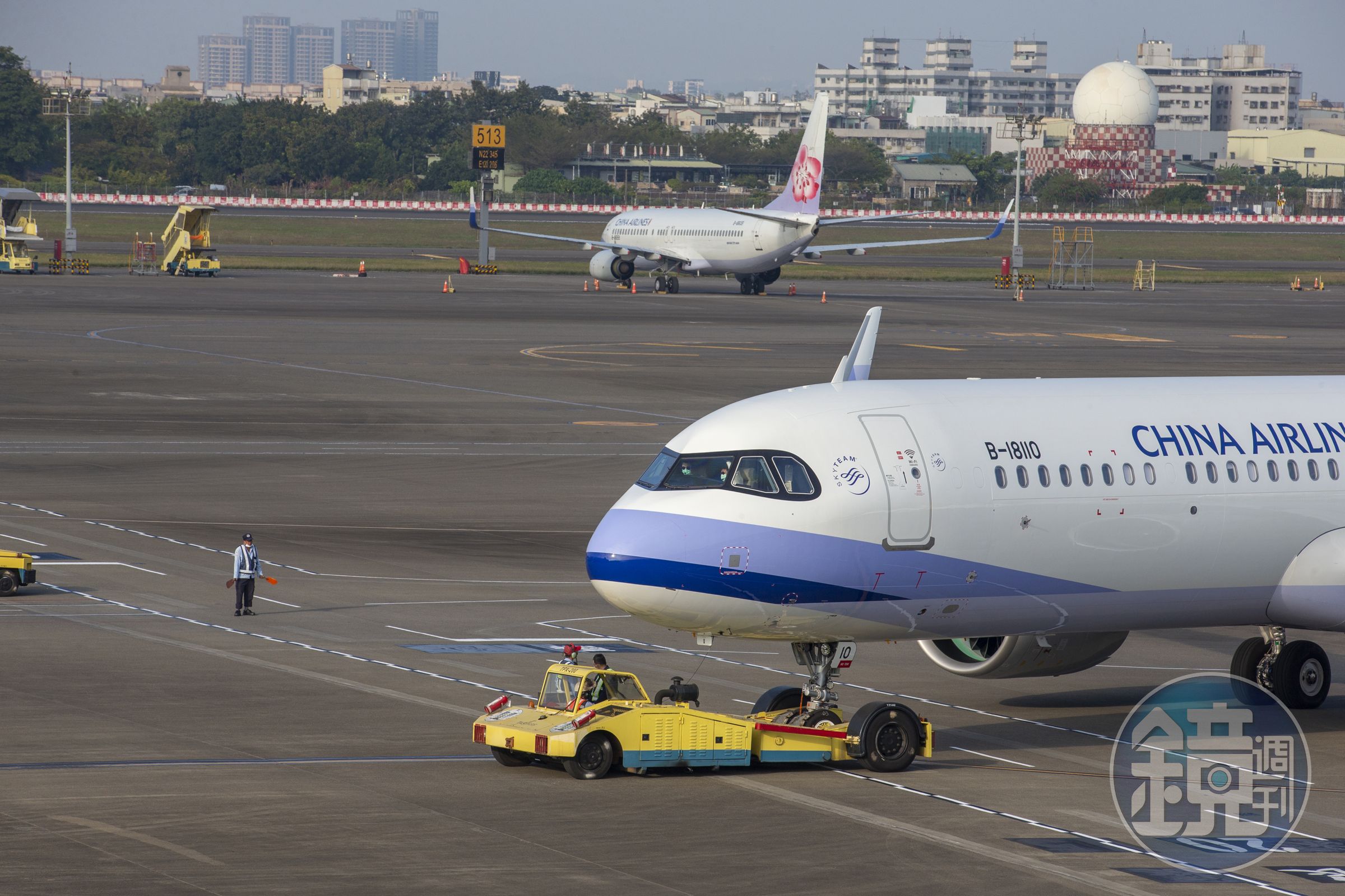 中華航空拍板2025年終獎金，發放平均9.7個月底薪，加上每年固定領的第13個月全薪，預計2月農曆春節前入袋。（本刊資料照）