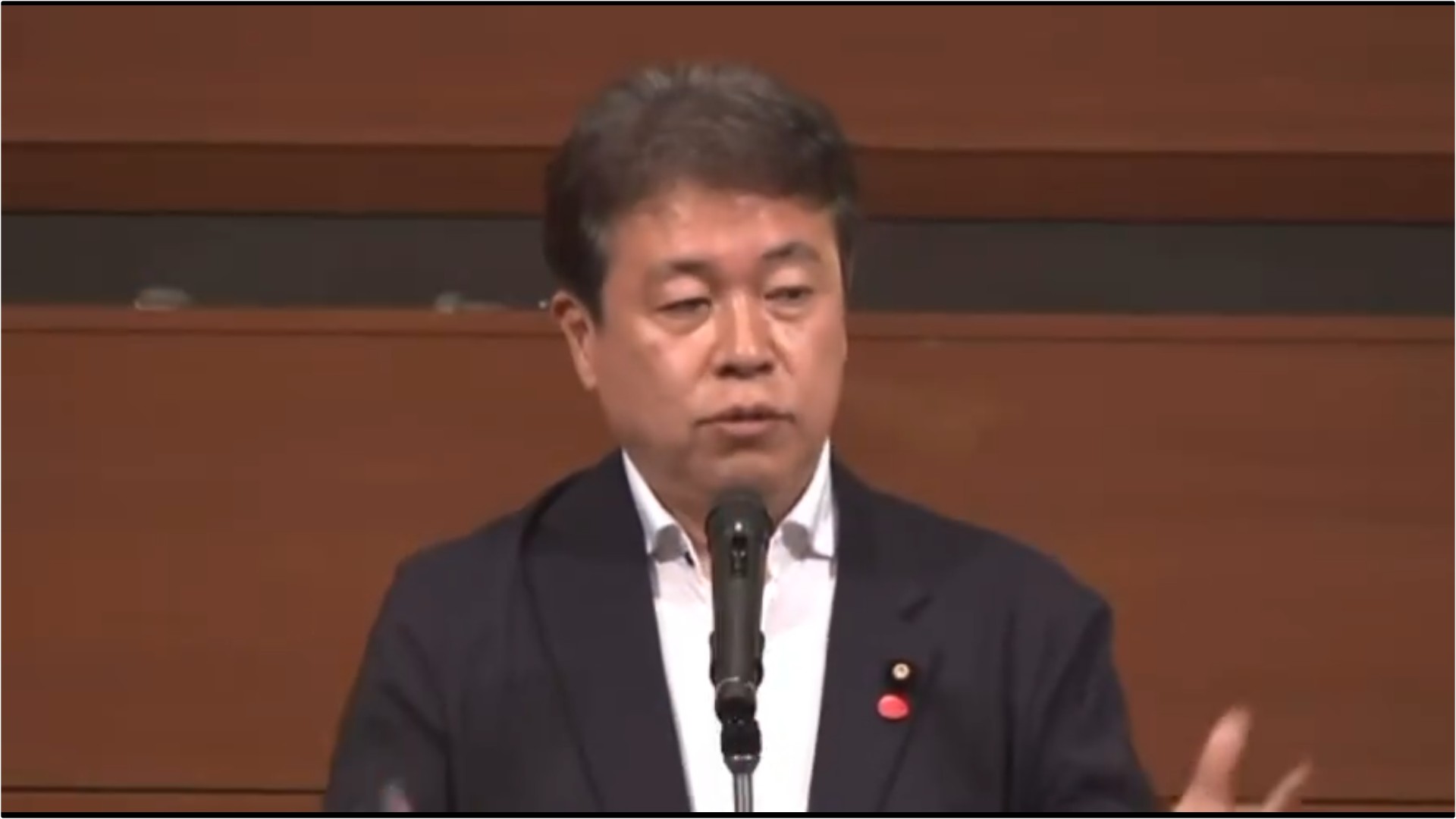 日本參議員稱「其實地震發生在能登是件好事」，緊急收回這段失言言論。（翻攝畫面）