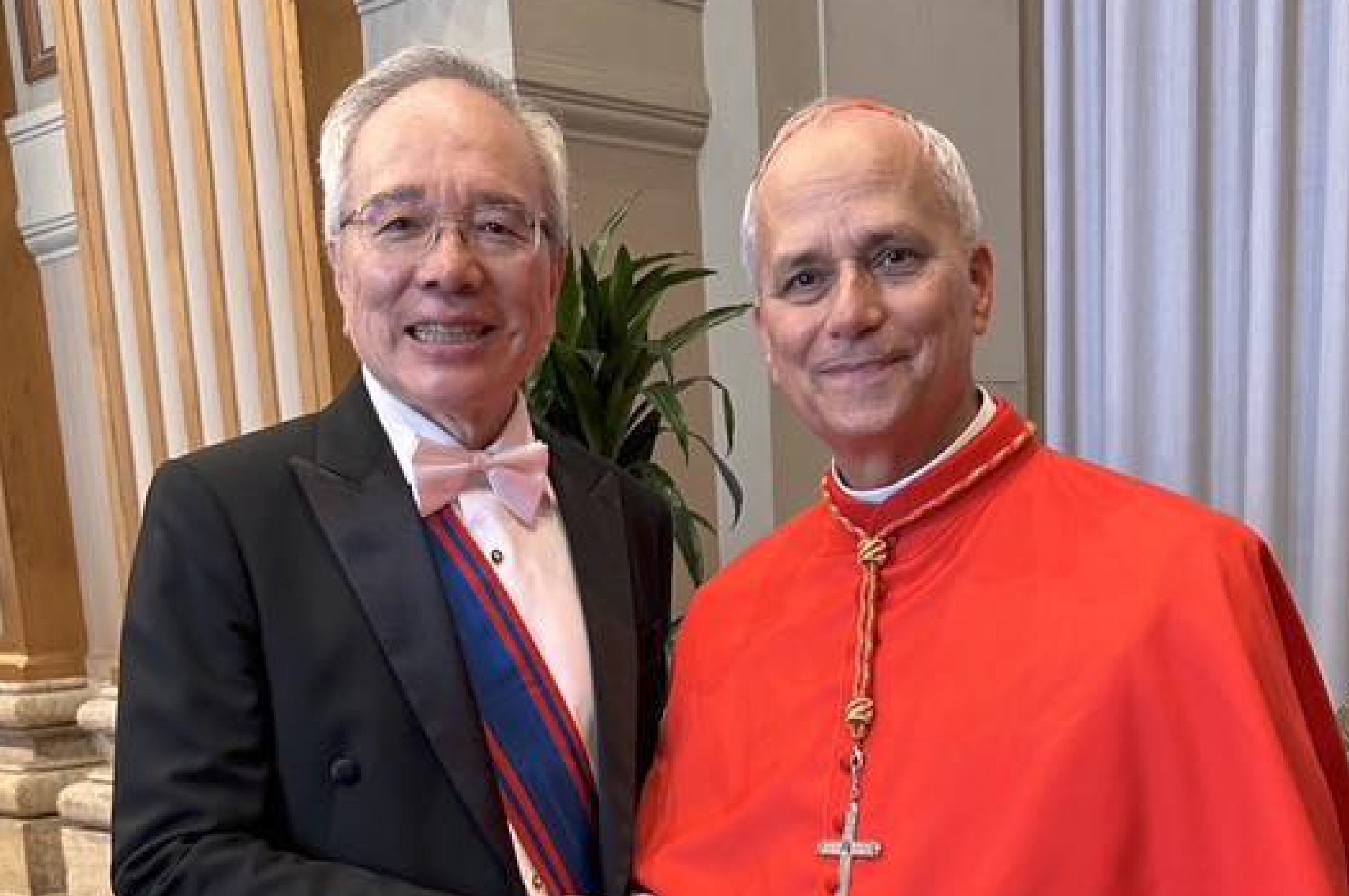 李世明（左）2023年9月與晉升為樞機的普雷沃斯特（右），後者現為新教宗良十四世。（翻攝Taiwan in Holy See 駐教廷大使館 臉書）