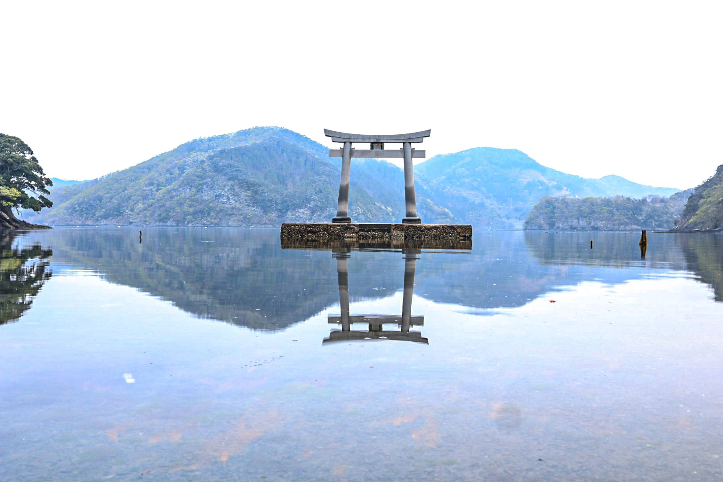 日本長崎縣和多都美神社近日發出公告,除了神社的信徒(氏子)和崇敬者之外,禁止任何人進入神社境內。(翻攝自X@watadzumijinja)