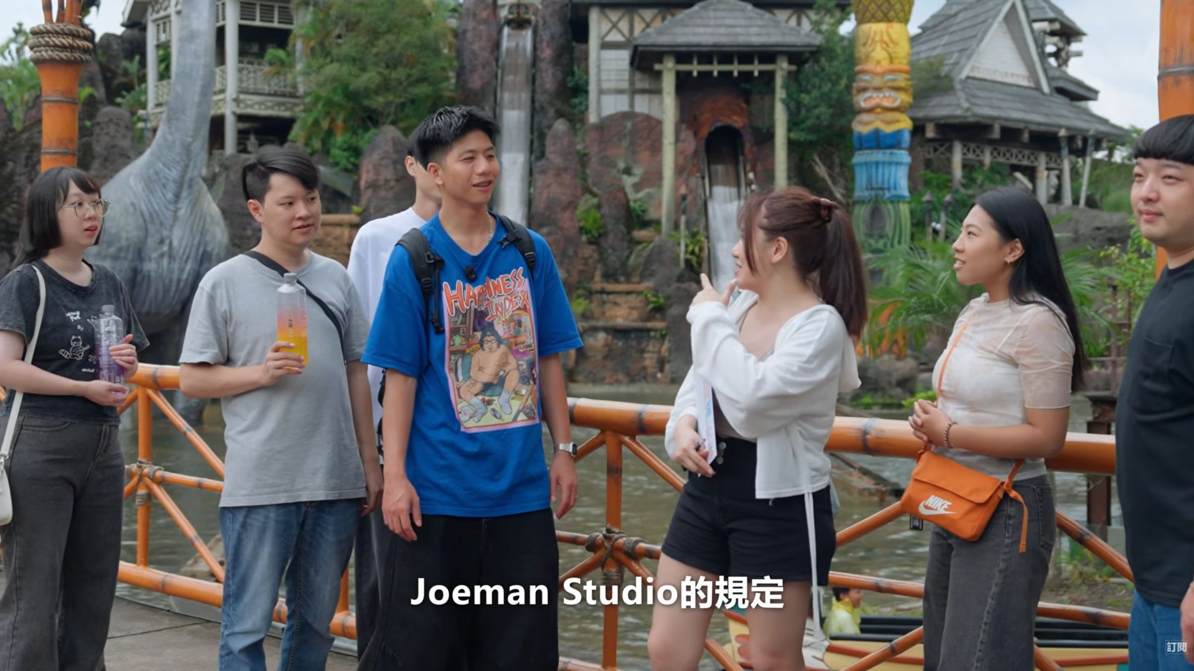 經紀人Yuni疑拿無套當哏,稱「不能穿雨衣」。(翻攝Joeman YT)