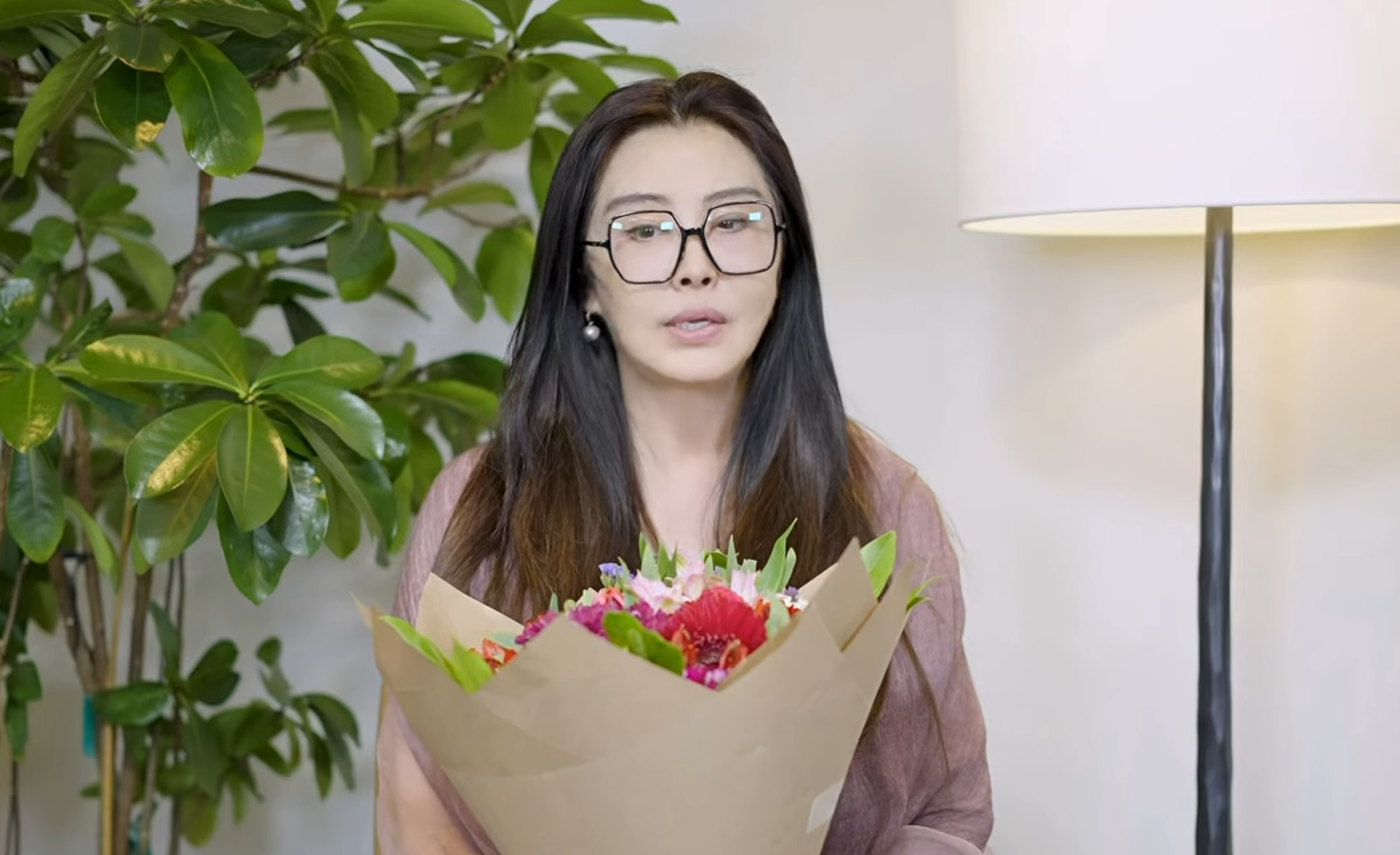 王祖賢近日受訪分享身心靈平衡的觀念。(翻攝SurvivingSiliconValley YouTube頻道)