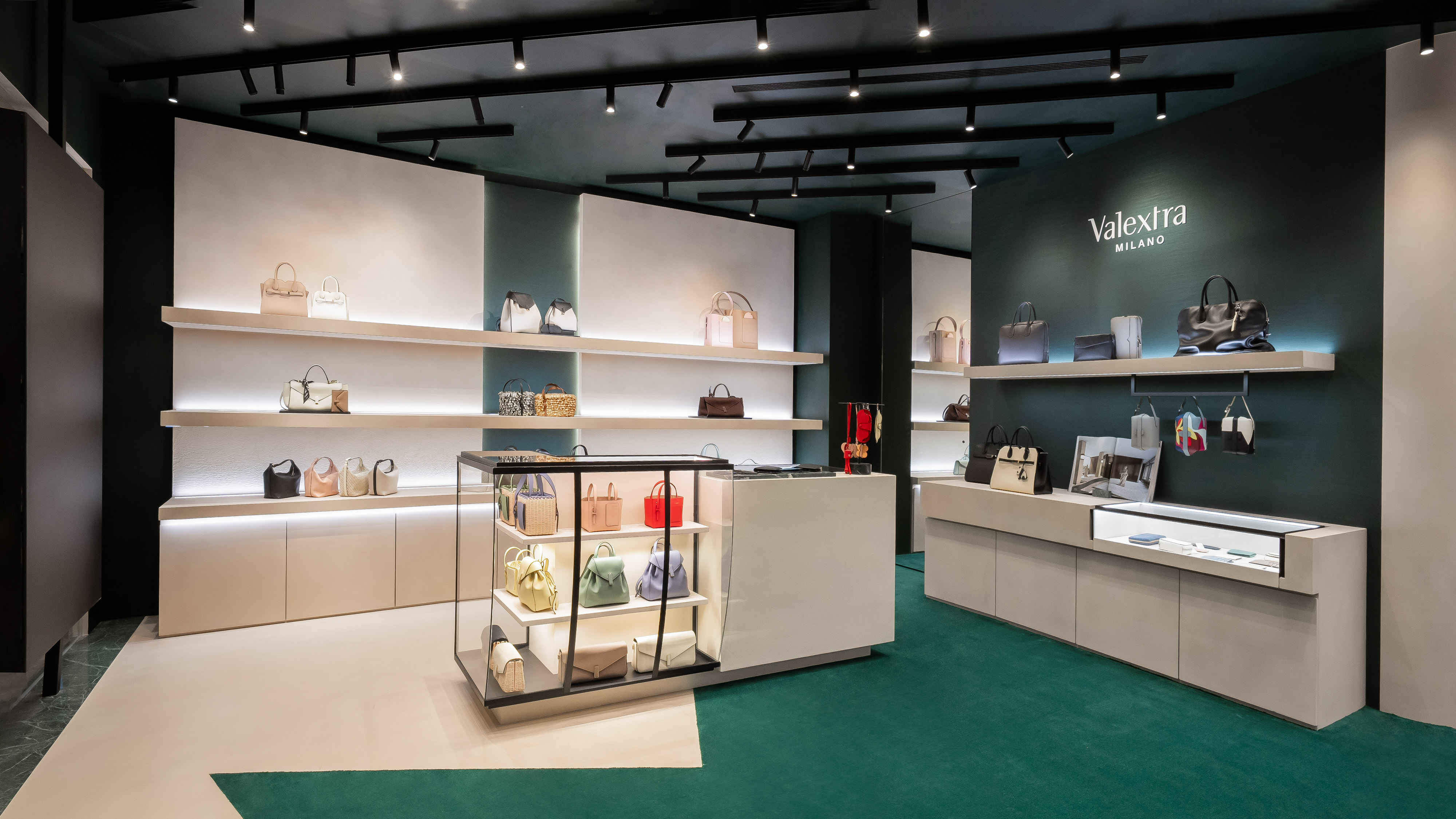 Valextra台中的全新精品空間完美展現藝術策展般的設計美學。（Valextra提供）