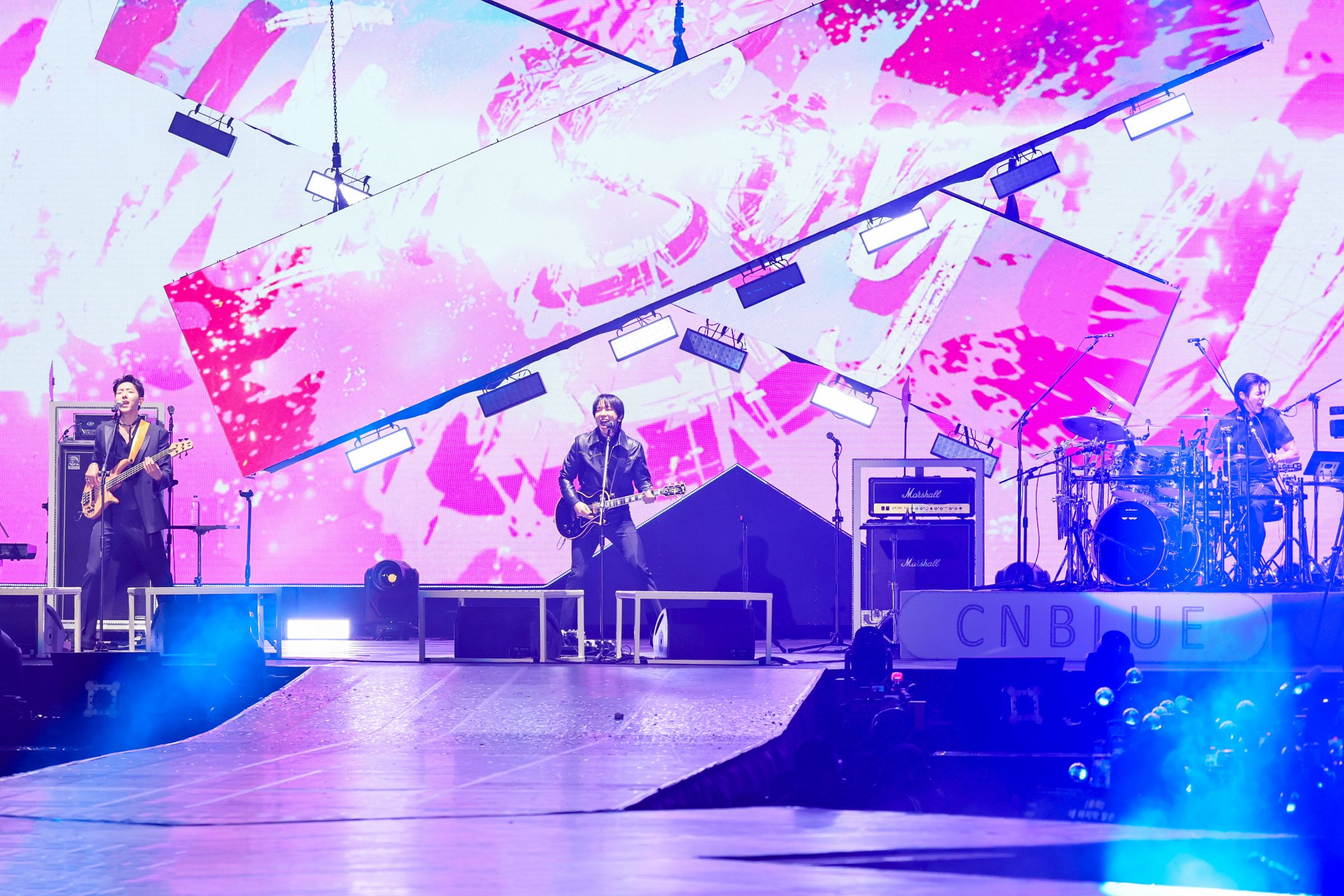 CNBLUE台北場演唱會吸引5,500名歌迷進場，熱情讓他們加碼第二次安可。（COME ON JKSSP 提供）