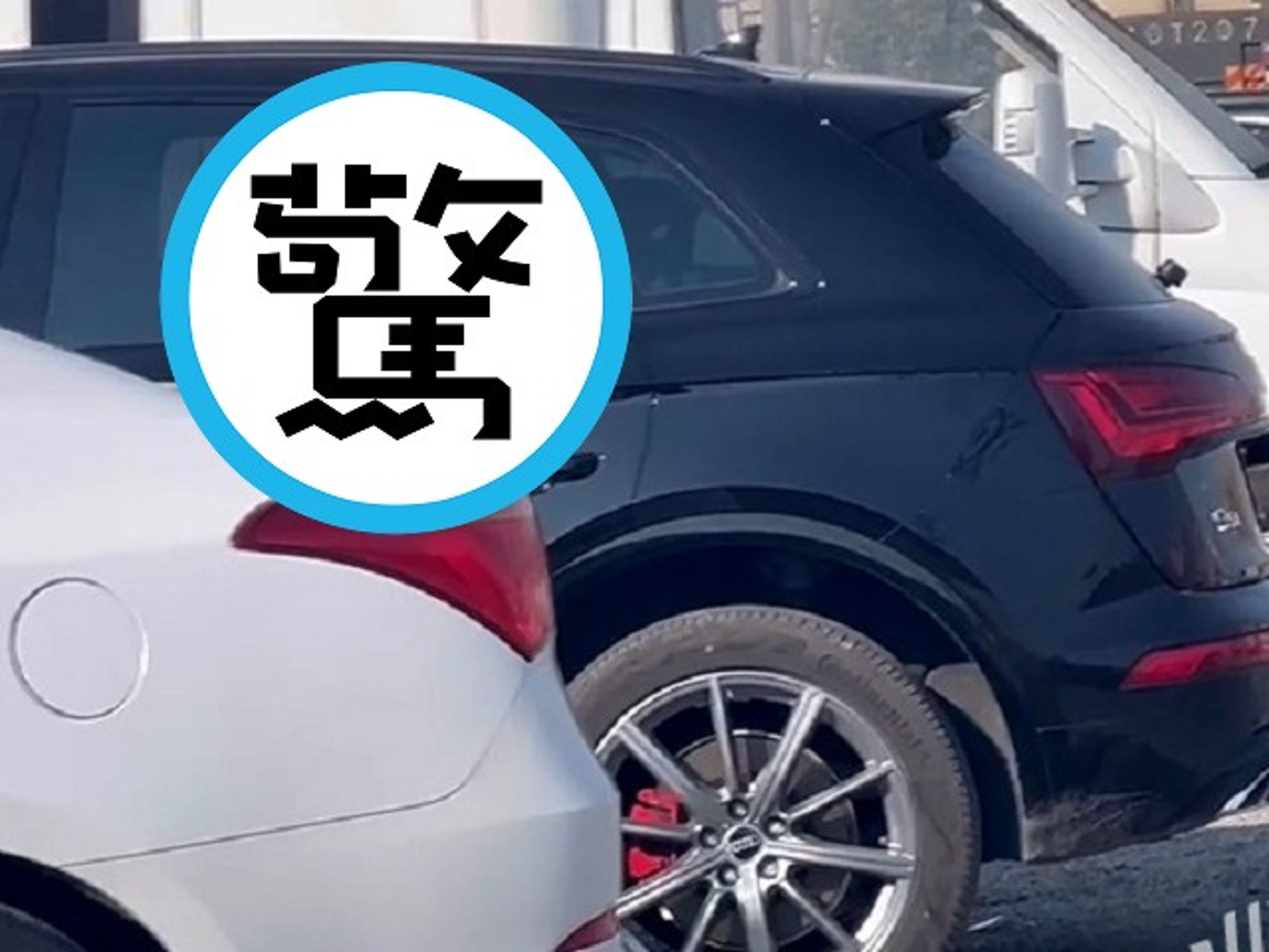 停車驚見「超自然震動」,搖啊搖不停!網喊:太激烈了。(翻自《黑料網》)