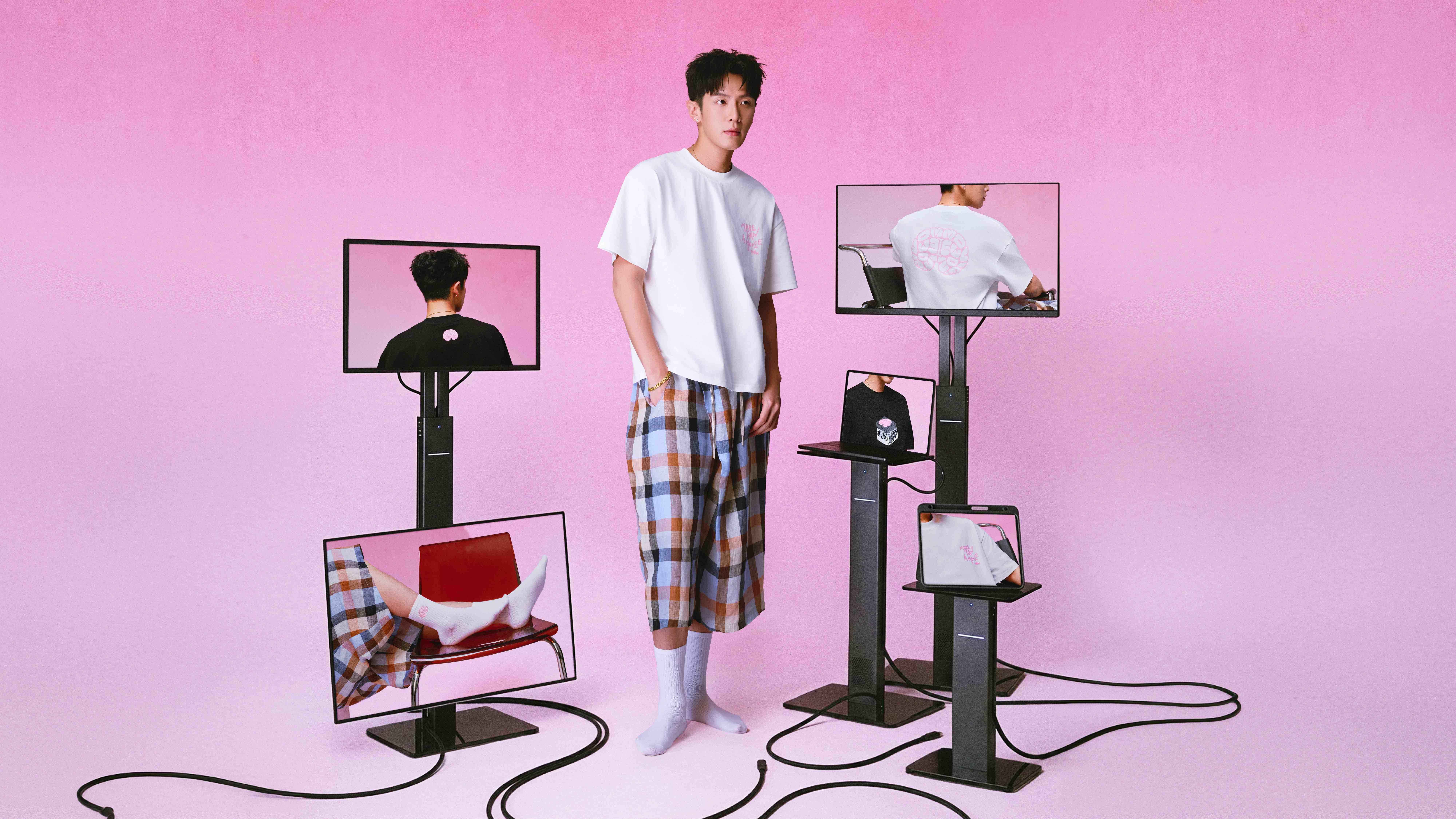 柯震東受邀擔任台北電影節影展副牌「看電影約嗎」的手繪設計師，從「腦粉」的概念出發，一口氣發表多款影展小物。（台北電影節提供）