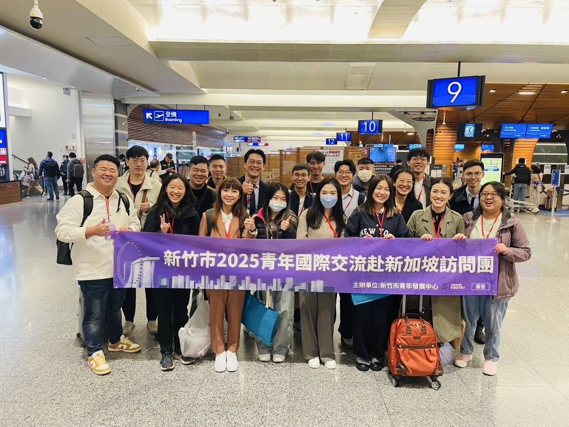 新竹市持續推動青年國際交流，近年陸續帶領青年赴新加坡、韓國參訪，走進當地產業、青年政策與新創現場，拓展國際視野。（新竹市政府提供）