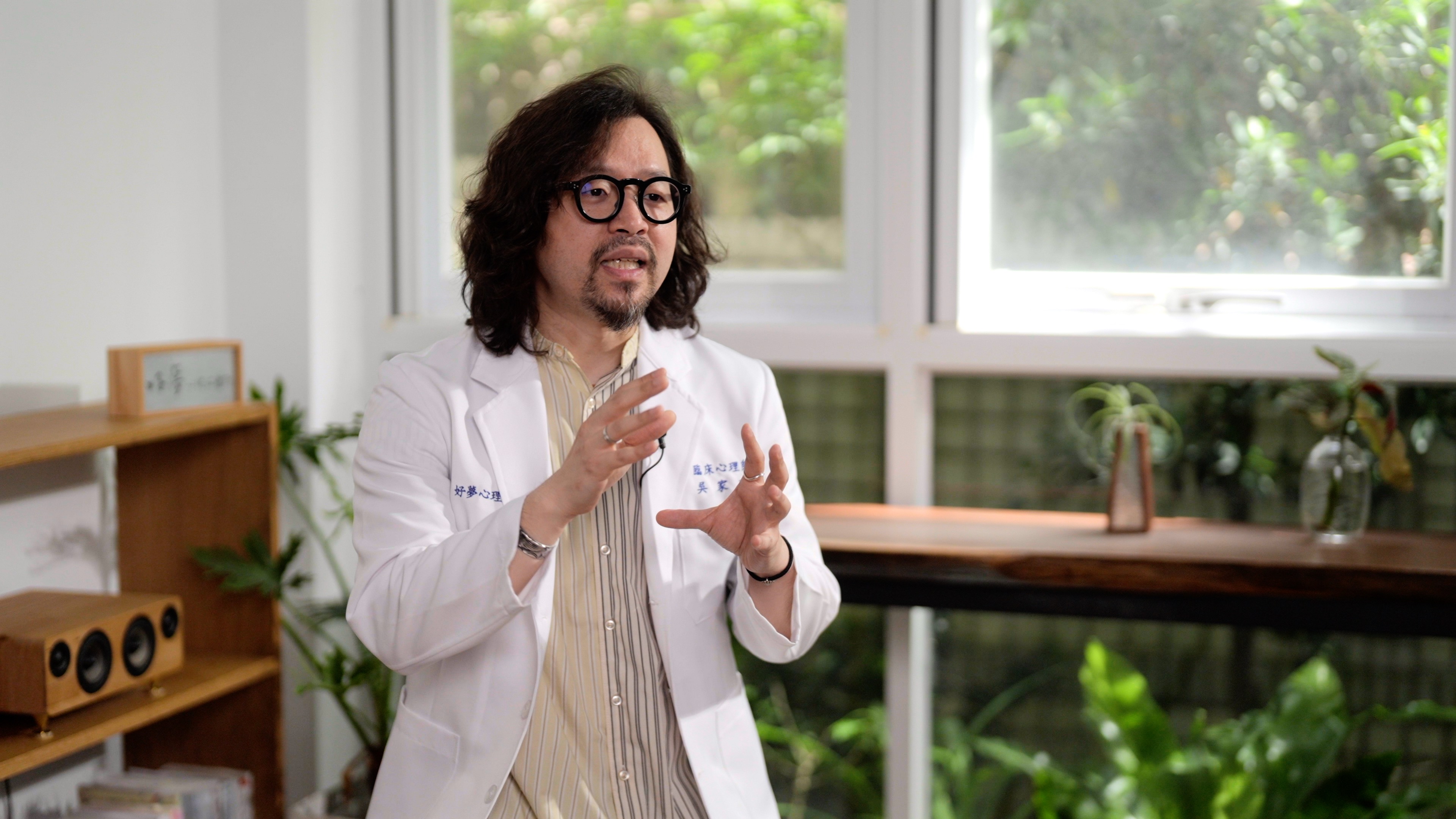 心理師吳家碩分享打造優質睡眠環境，內在與外在的因素都很重要，鮮少有人注意的空氣品質與環境音，都是影響睡眠品質的外在關鍵因素。