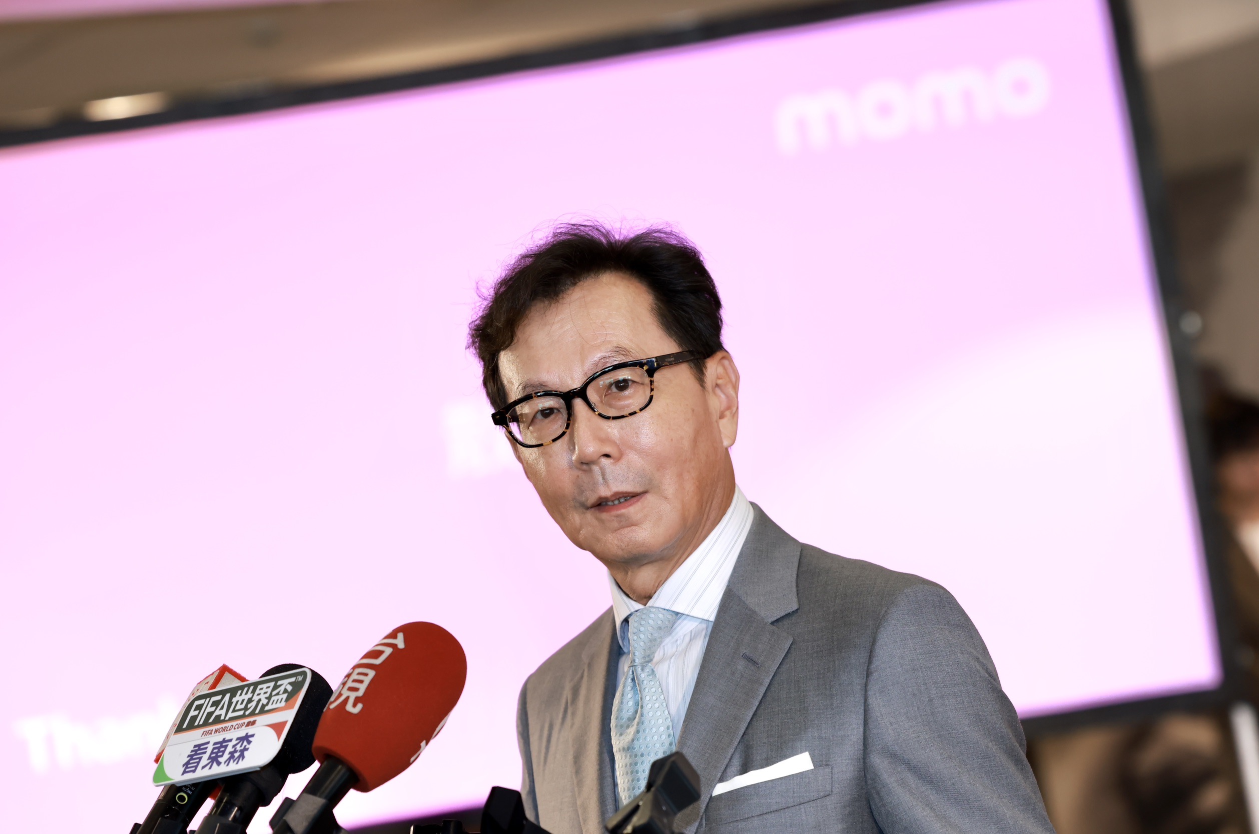 富邦媒momo董事長蔡明忠主持股東會,對於出手併購展現高度興趣。