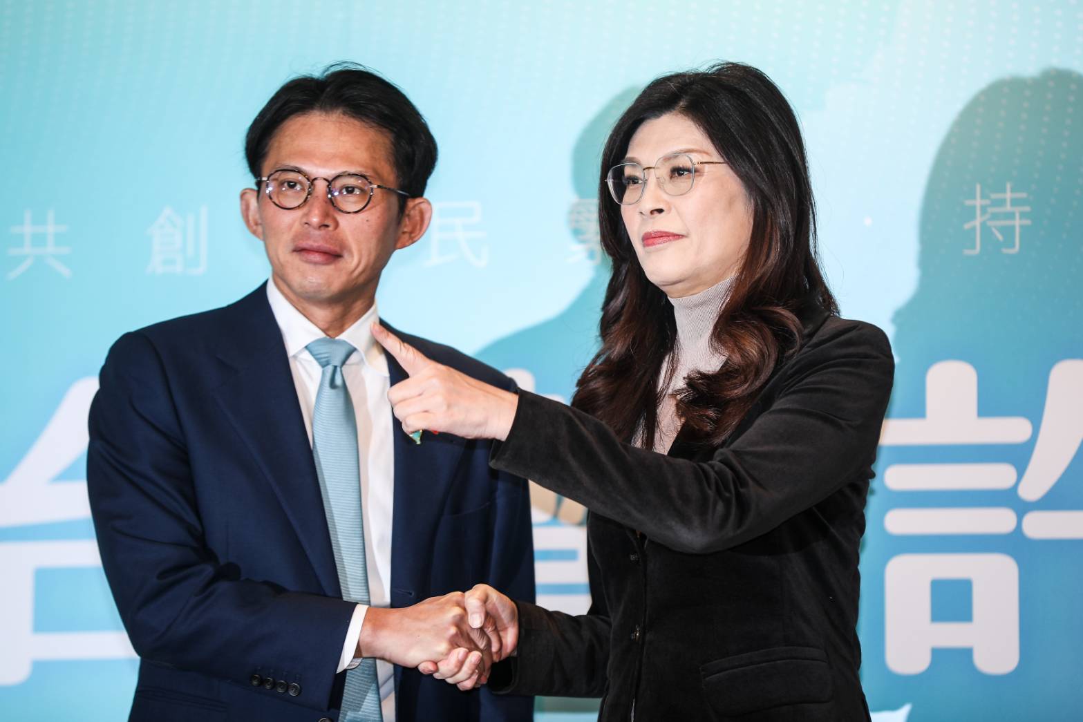 黃國昌與鄭麗文今同台發表藍白共同願景。（鏡報鄒保祥）