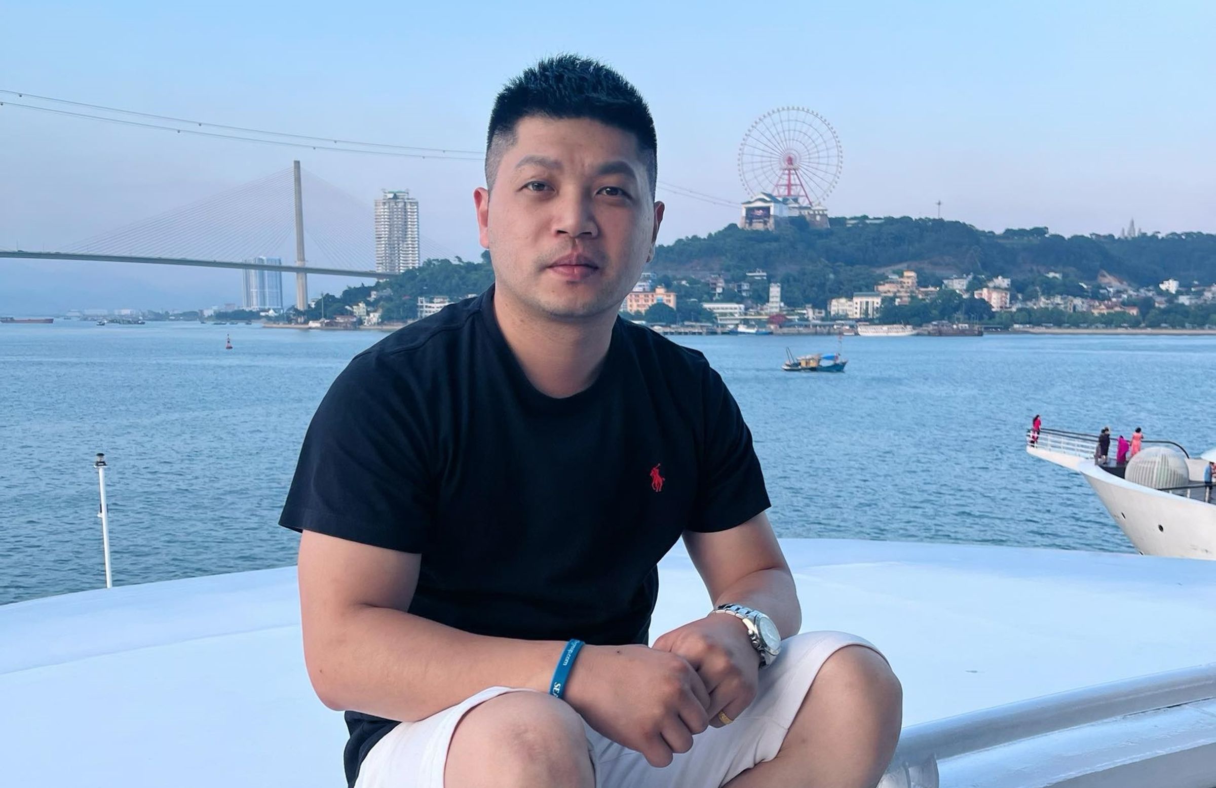 34歲義消曹雙全搶救後恢復生命徵象,但仍持續昏迷,親友這幾天湧入他的臉書留言集氣。(翻攝自曹雙全臉書)