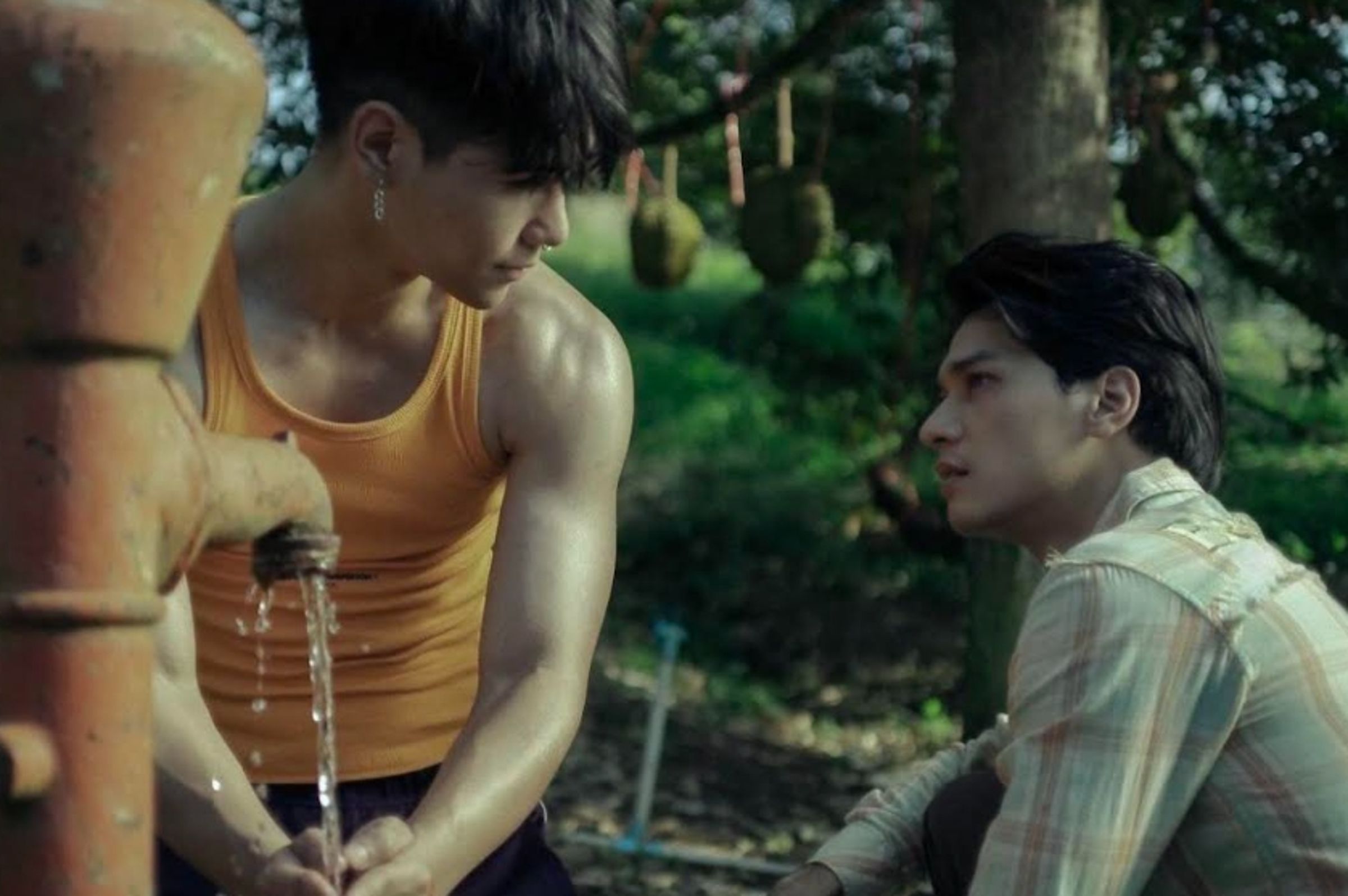 《荊棘天堂》是羅杰夫首次演電影作品,獲得許多掌聲。右為Keng。(網路圖片)