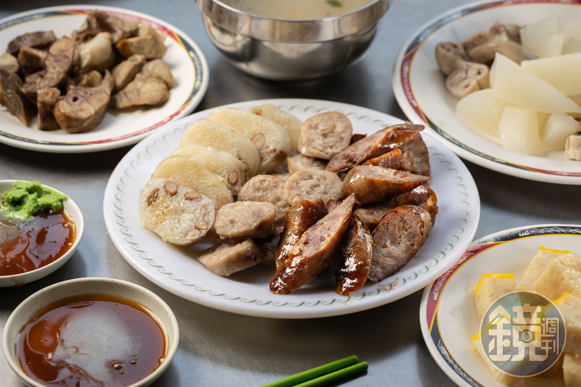香腸熟肉是府成獨特的飲食文化，「清子香腸熟肉」是在地人三代共同的飲食記憶。