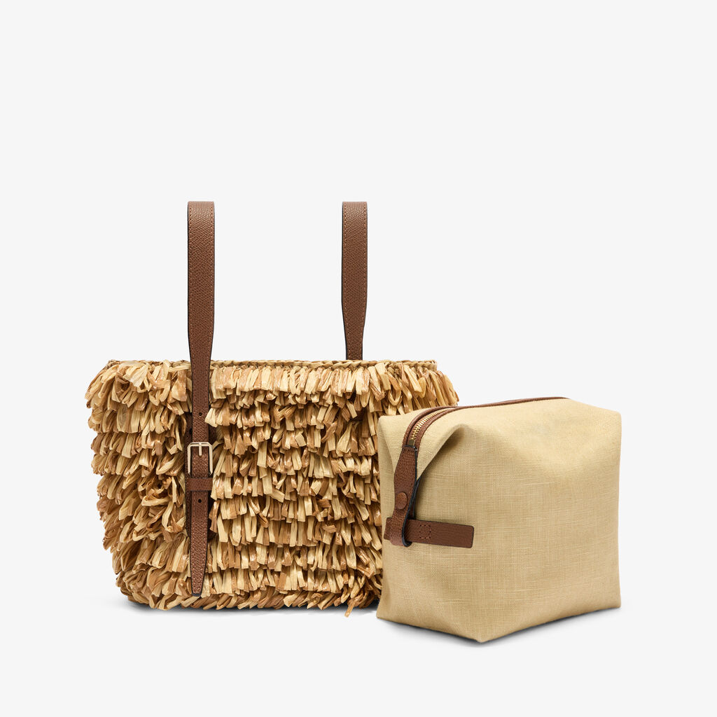 巧克力棕與亞麻混色Soft Wavy Raffia Bucket Bag。NT$60,900（Valextra提供）       