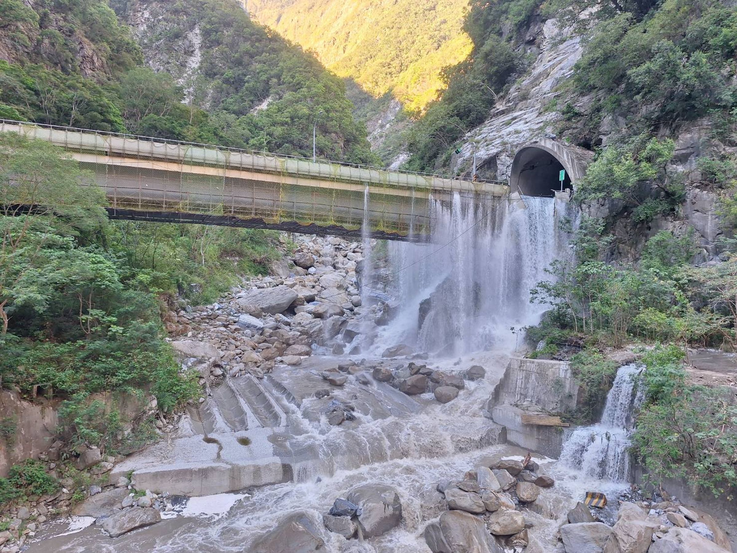 立霧溪堰塞湖能降挖引流，農業部曝與馬太鞍3大差異。（取自農業部臉書）