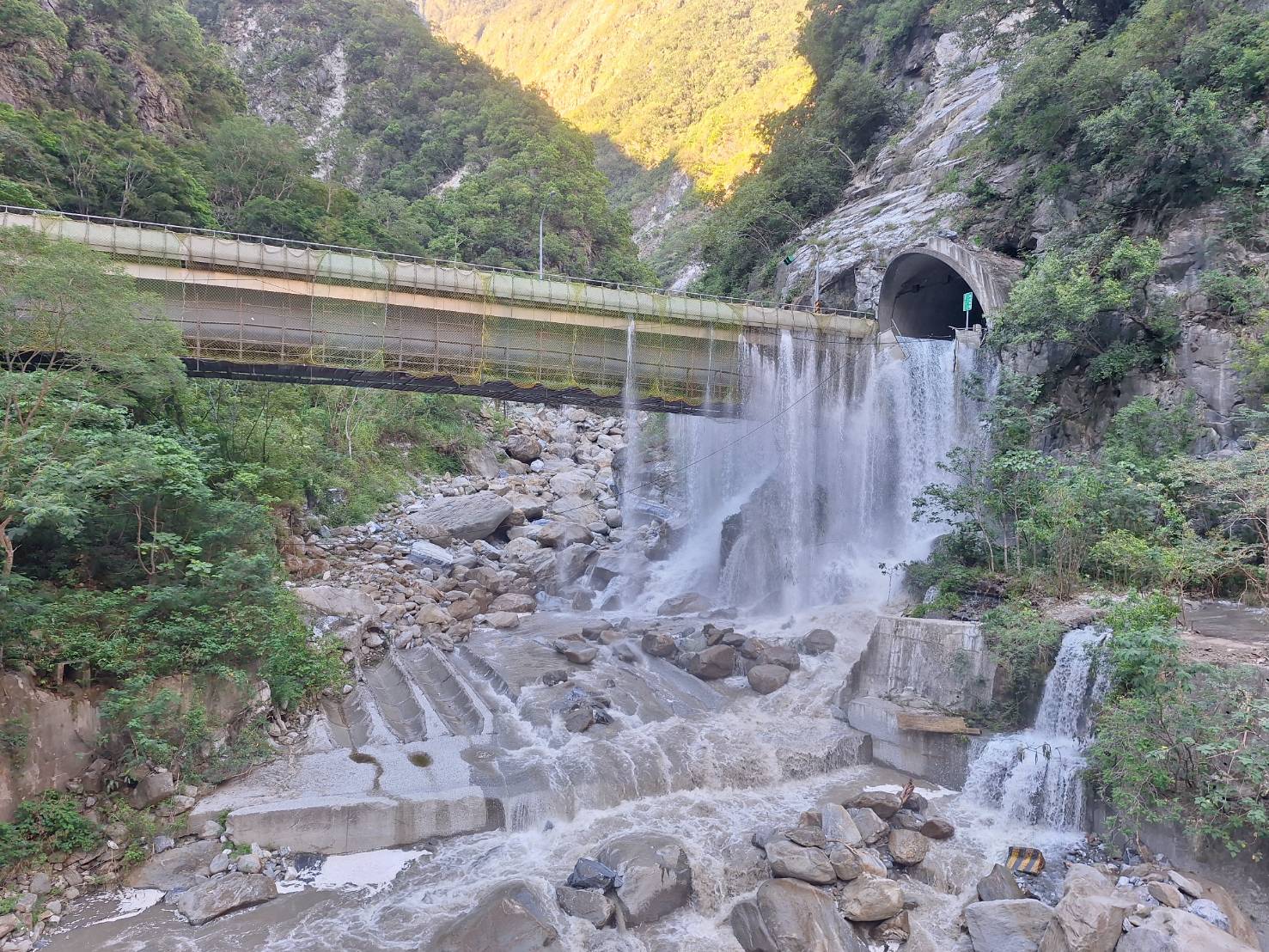 立霧溪堰塞湖能降挖引流，農業部曝與馬太鞍3大差異。（取自農業部臉書）