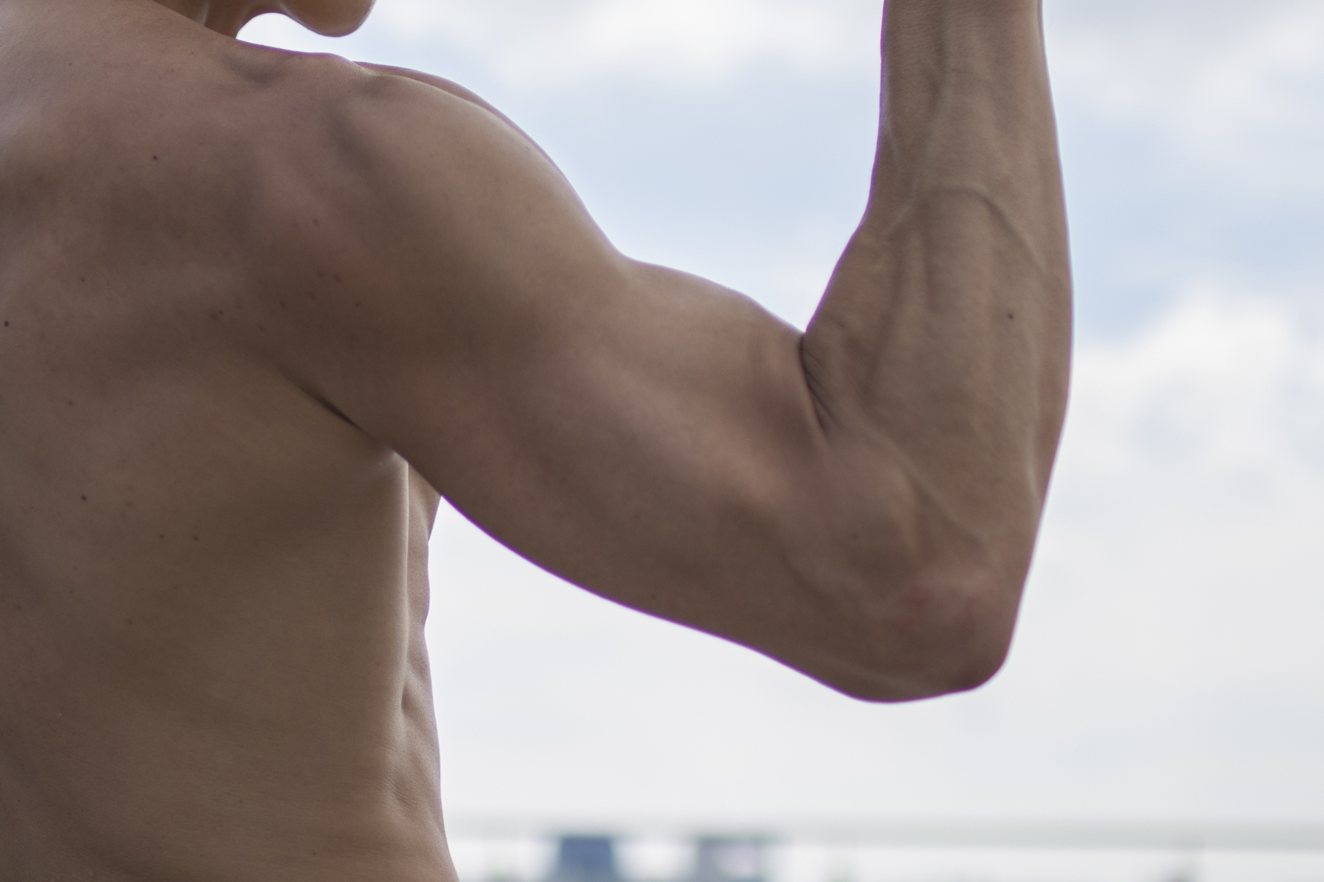 復健科醫師王思恒指出，想讓「小弟弟」更有力，關鍵其實在於肌肉的品質。（示意圖，photoAC）